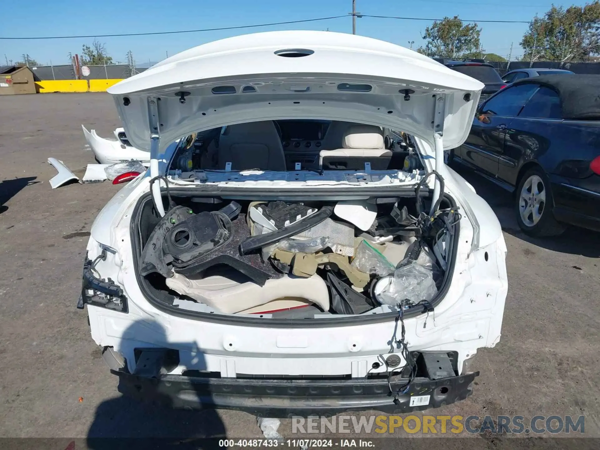18 Photograph of a damaged car WDD1J6HB6KF081635 MERCEDES-BENZ E 450 2019