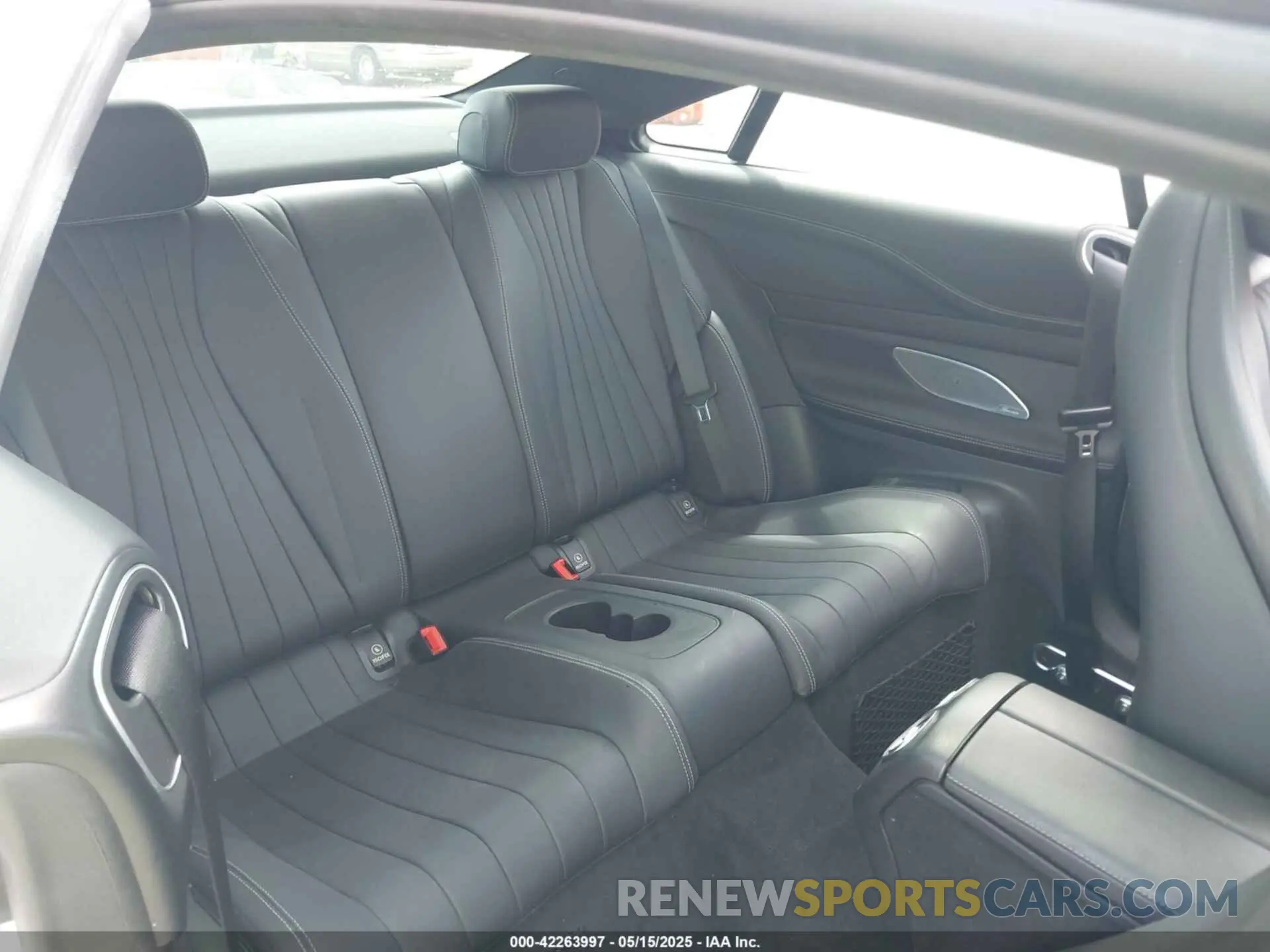 8 Photograph of a damaged car WDD1J6JB4KF101889 MERCEDES-BENZ E 450 2019