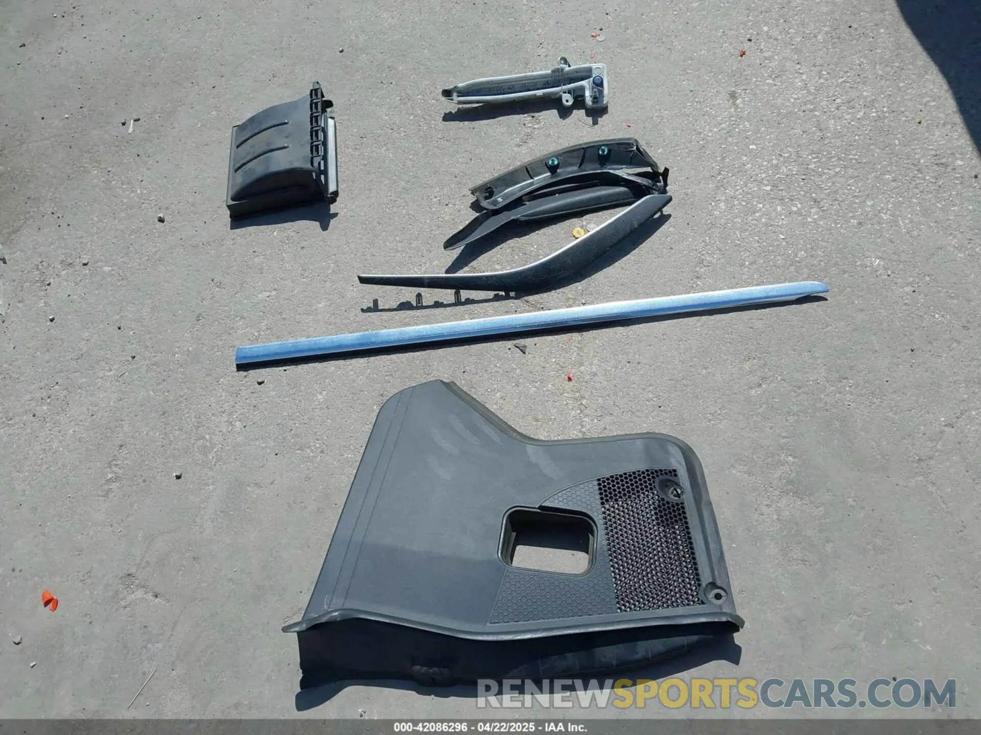 12 Photograph of a damaged car WDD1J6JB9KF081820 MERCEDES-BENZ E 450 2019