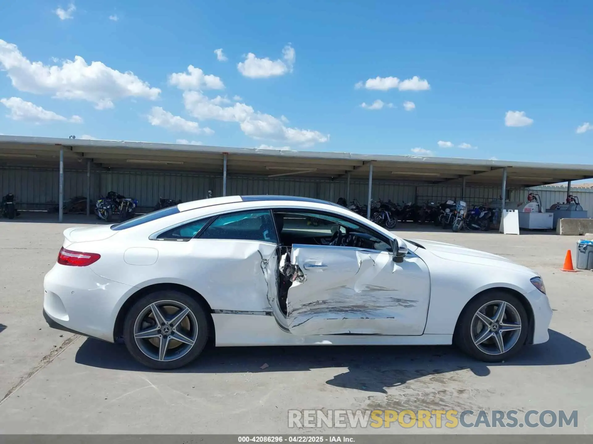 14 Photograph of a damaged car WDD1J6JB9KF081820 MERCEDES-BENZ E 450 2019