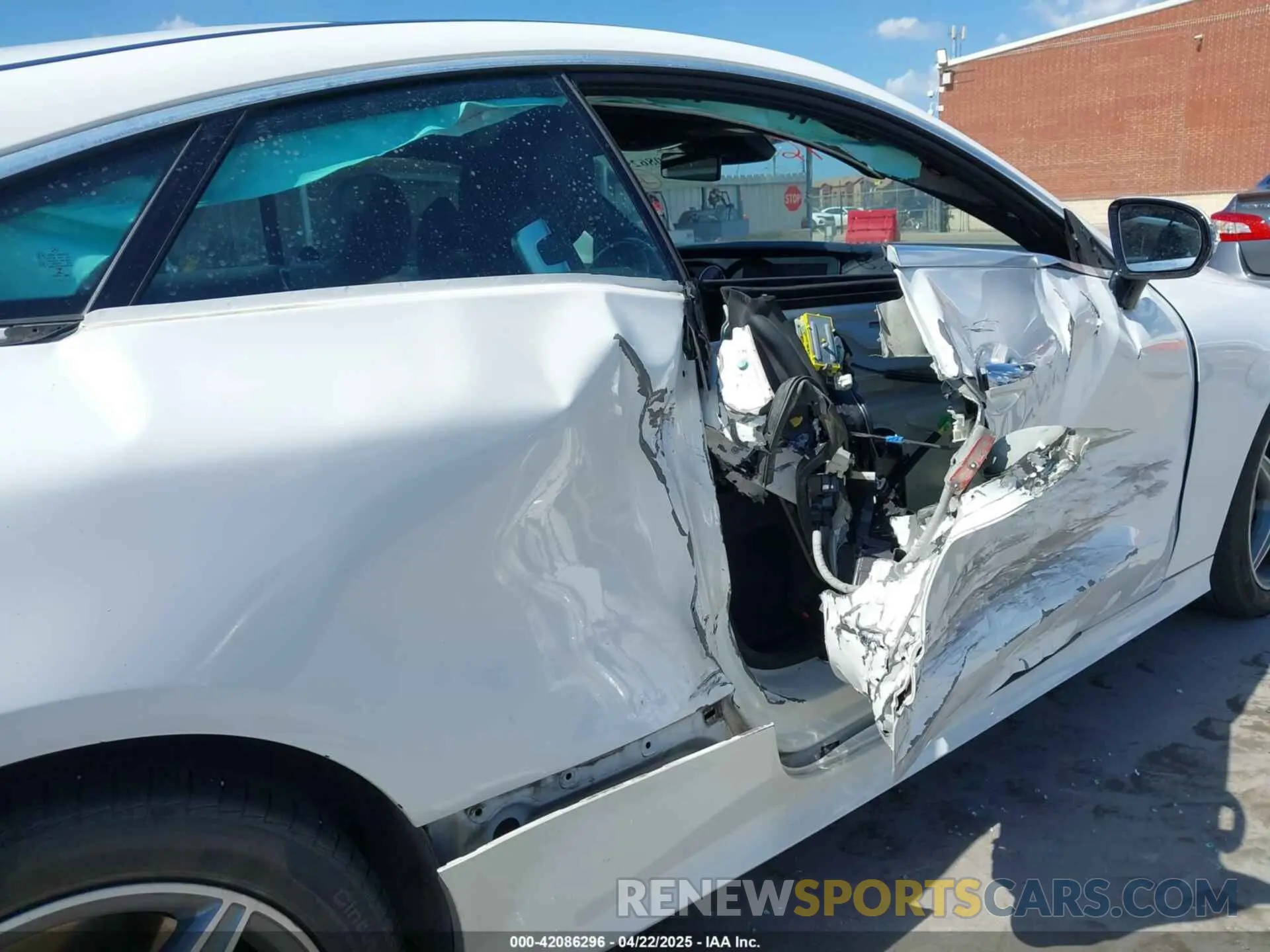 19 Photograph of a damaged car WDD1J6JB9KF081820 MERCEDES-BENZ E 450 2019