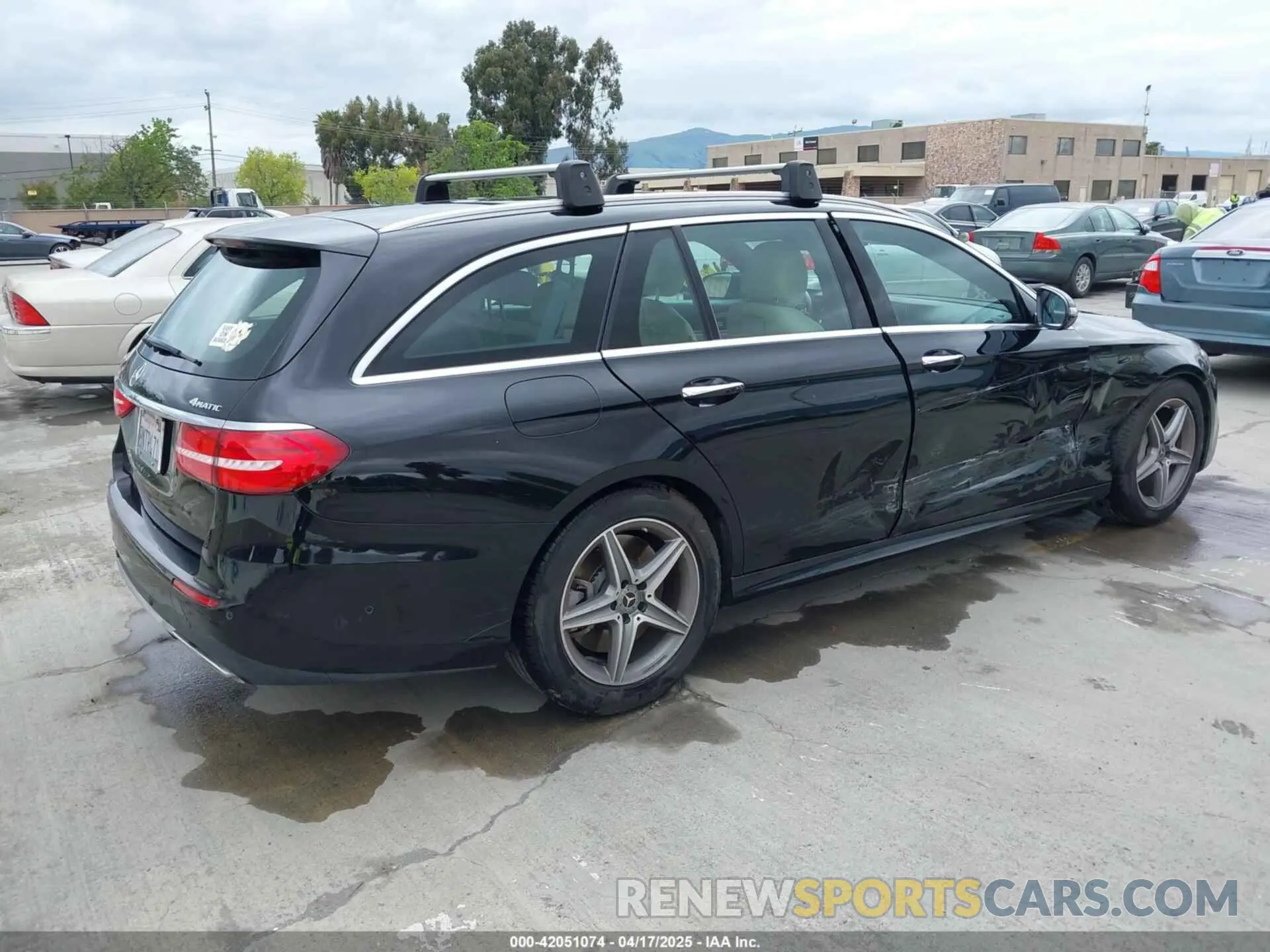 4 Photograph of a damaged car WDDZH6JB2KA583502 MERCEDES-BENZ E 450 2019