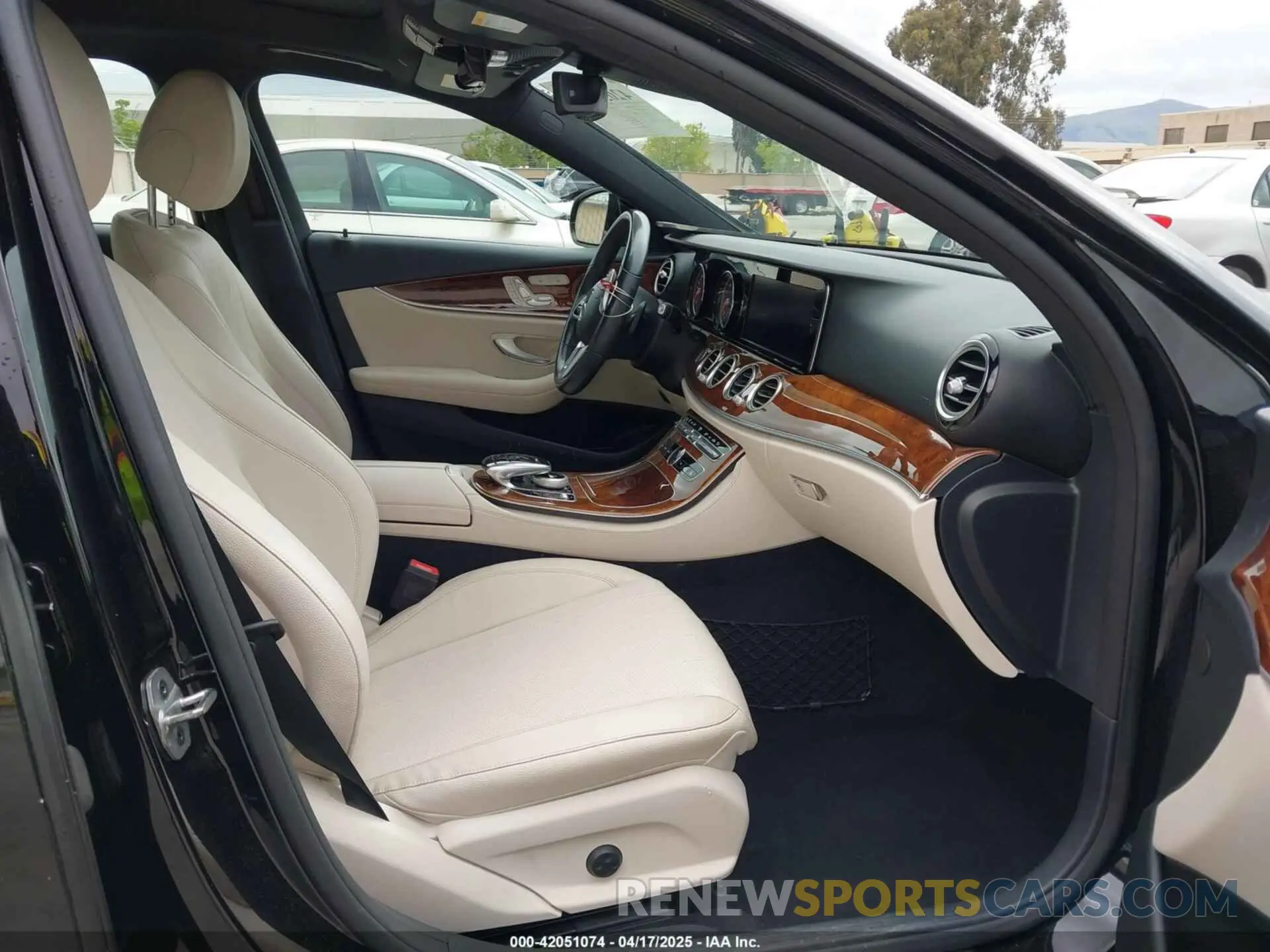 5 Photograph of a damaged car WDDZH6JB2KA583502 MERCEDES-BENZ E 450 2019