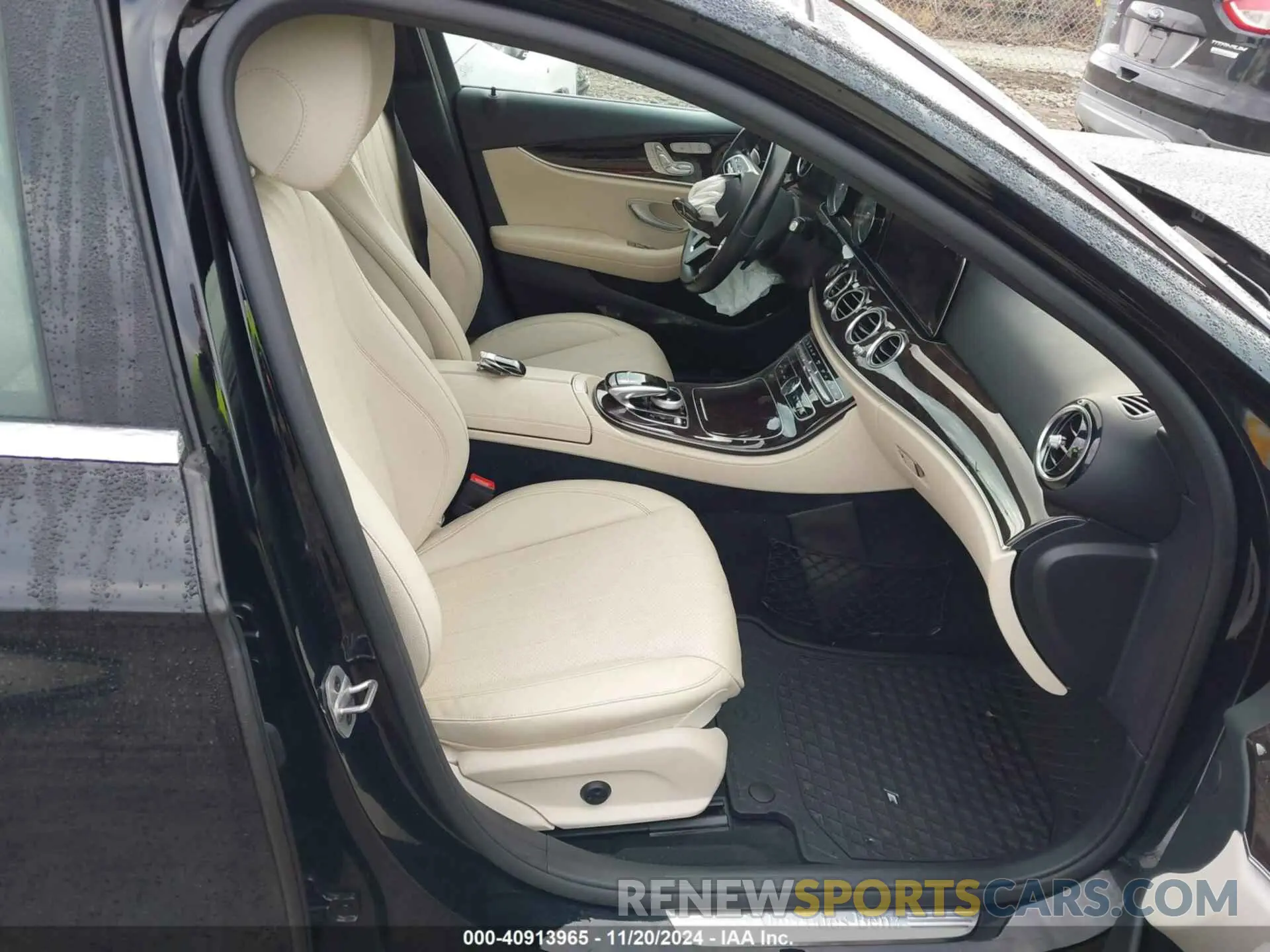 5 Photograph of a damaged car WDDZH6JB3KA618791 MERCEDES-BENZ E 450 2019