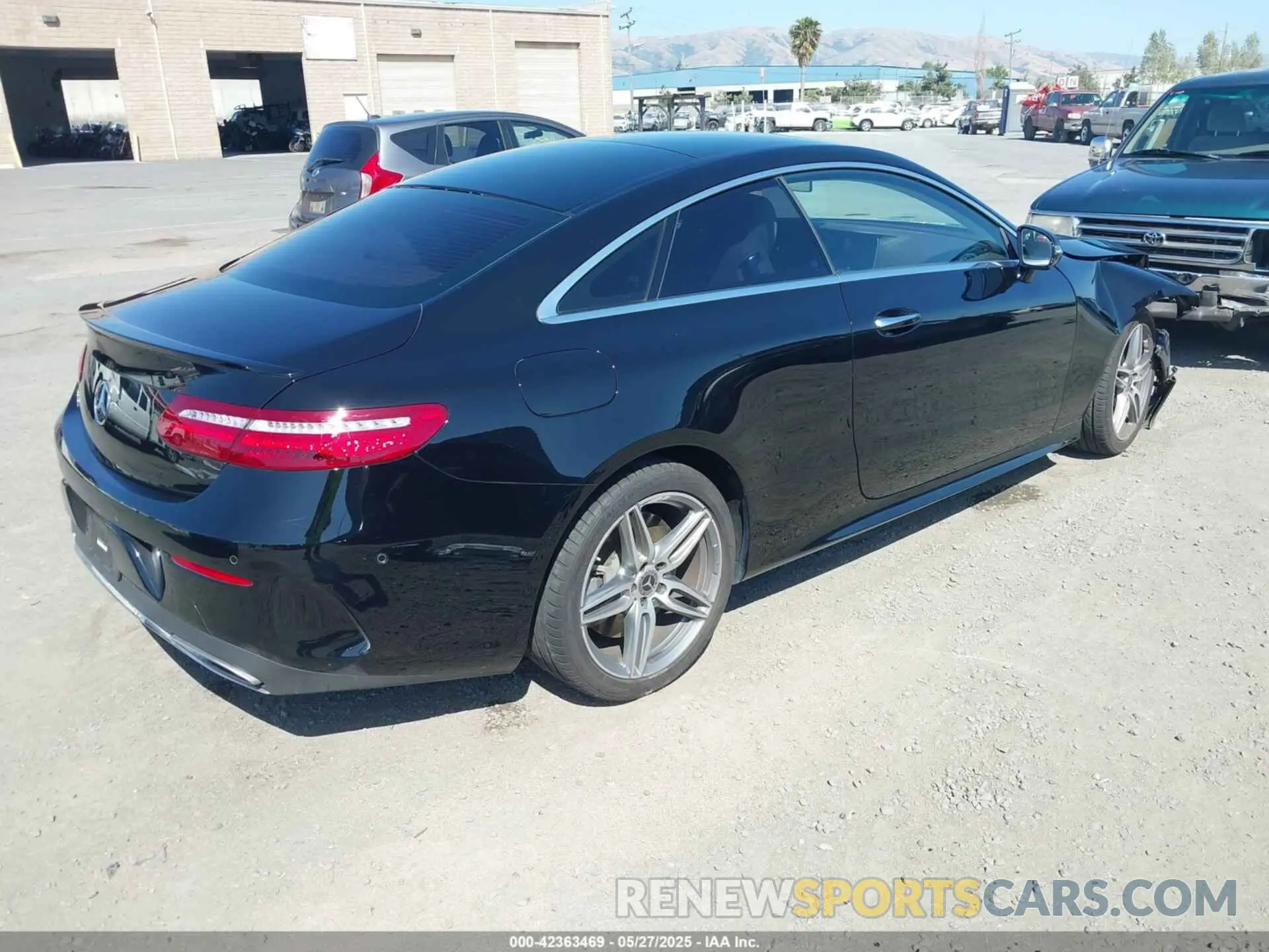 4 Photograph of a damaged car W1K1J6HB1LF141189 MERCEDES-BENZ E 450 2020