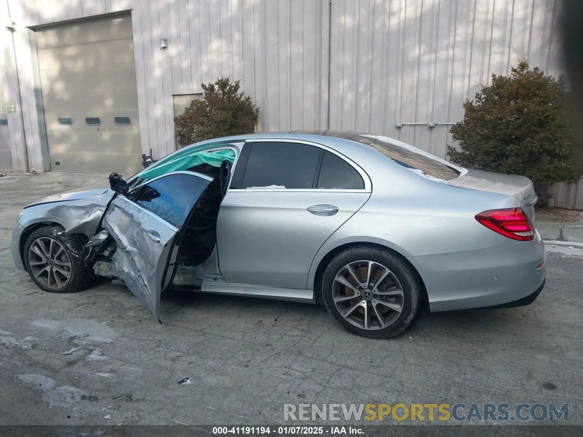 14 Photograph of a damaged car W1KZF6JB1LA806636 MERCEDES-BENZ E 450 2020