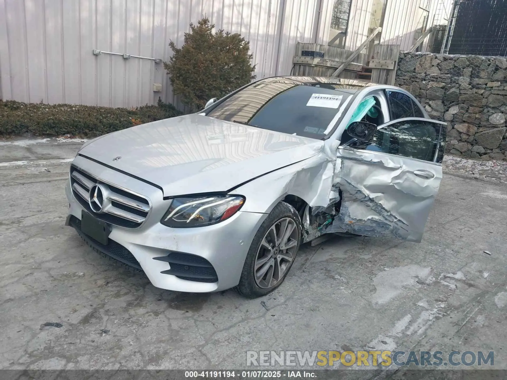 2 Photograph of a damaged car W1KZF6JB1LA806636 MERCEDES-BENZ E 450 2020