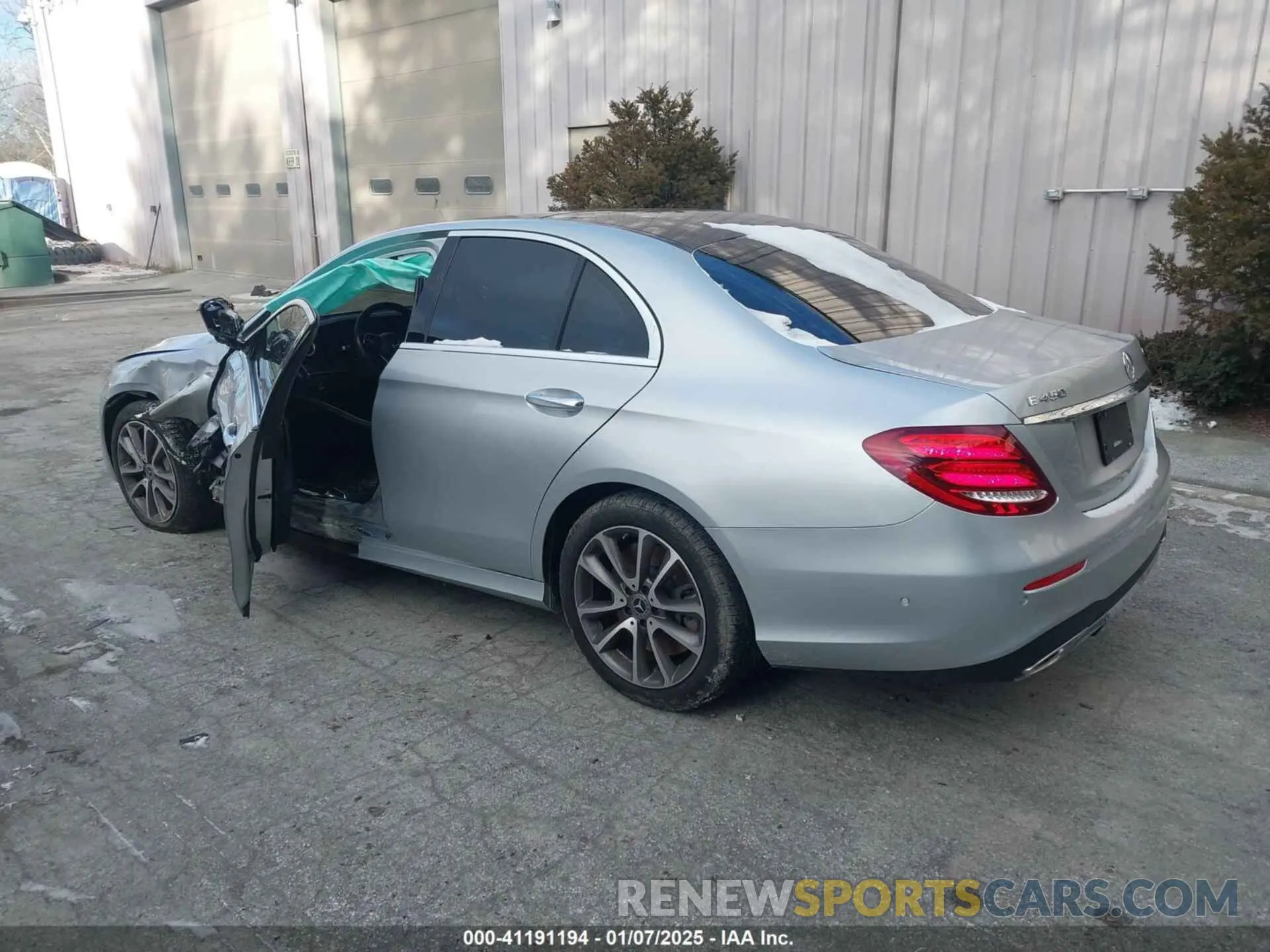 3 Photograph of a damaged car W1KZF6JB1LA806636 MERCEDES-BENZ E 450 2020