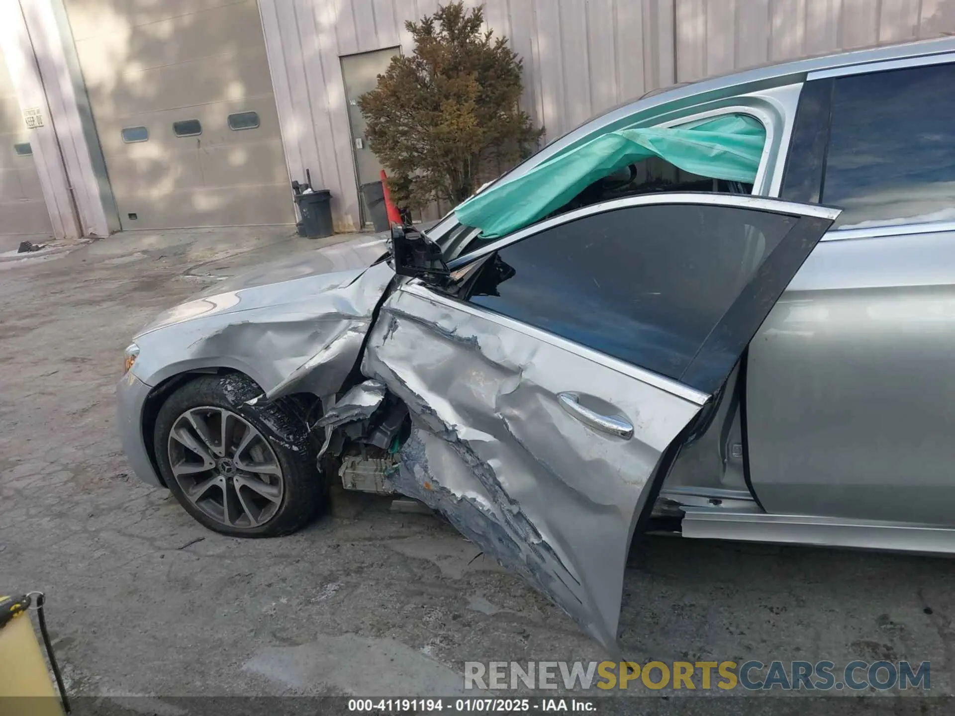 6 Photograph of a damaged car W1KZF6JB1LA806636 MERCEDES-BENZ E 450 2020