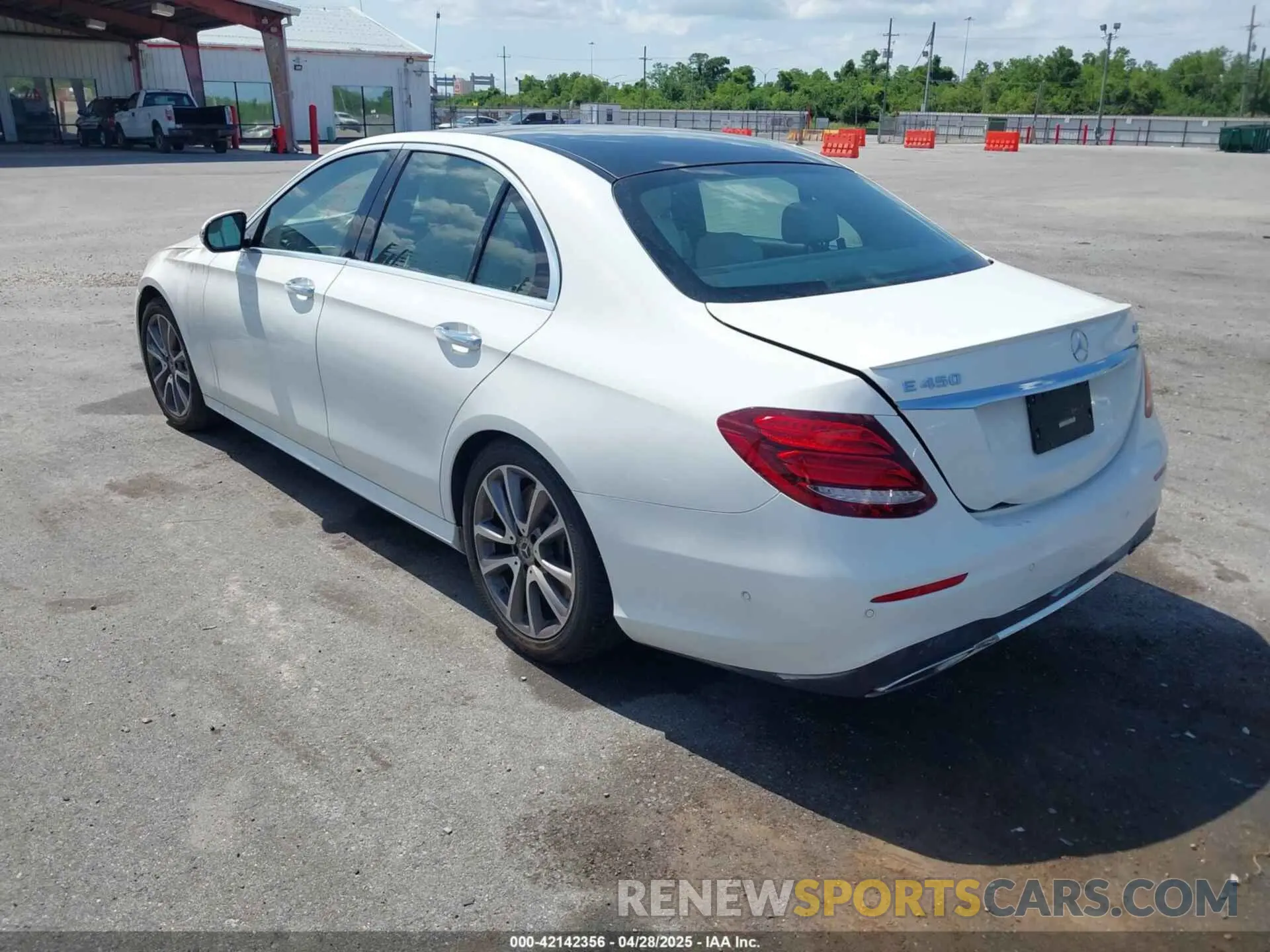 3 Photograph of a damaged car W1KZF6JB5LA810737 MERCEDES-BENZ E 450 2020