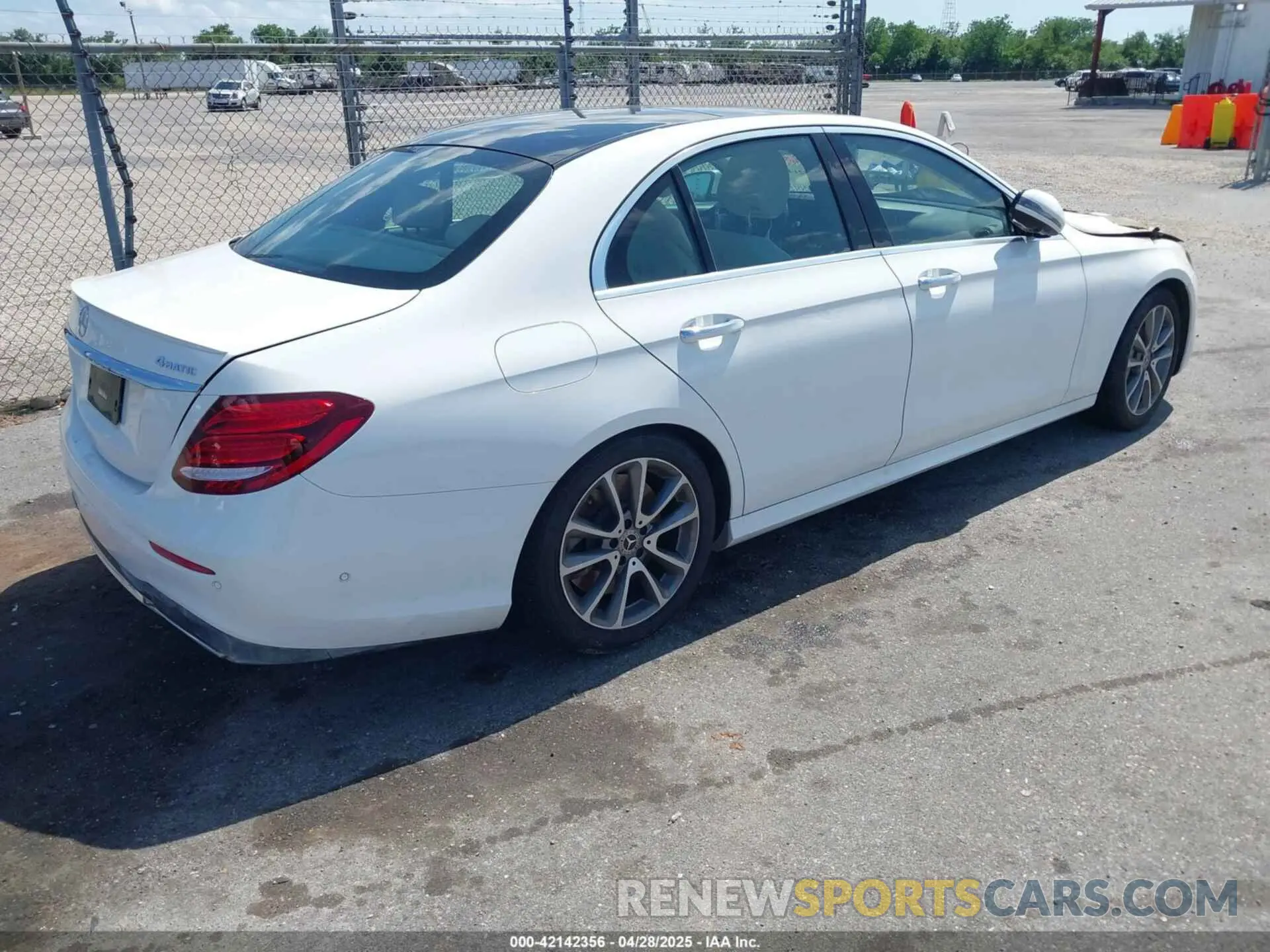 4 Photograph of a damaged car W1KZF6JB5LA810737 MERCEDES-BENZ E 450 2020