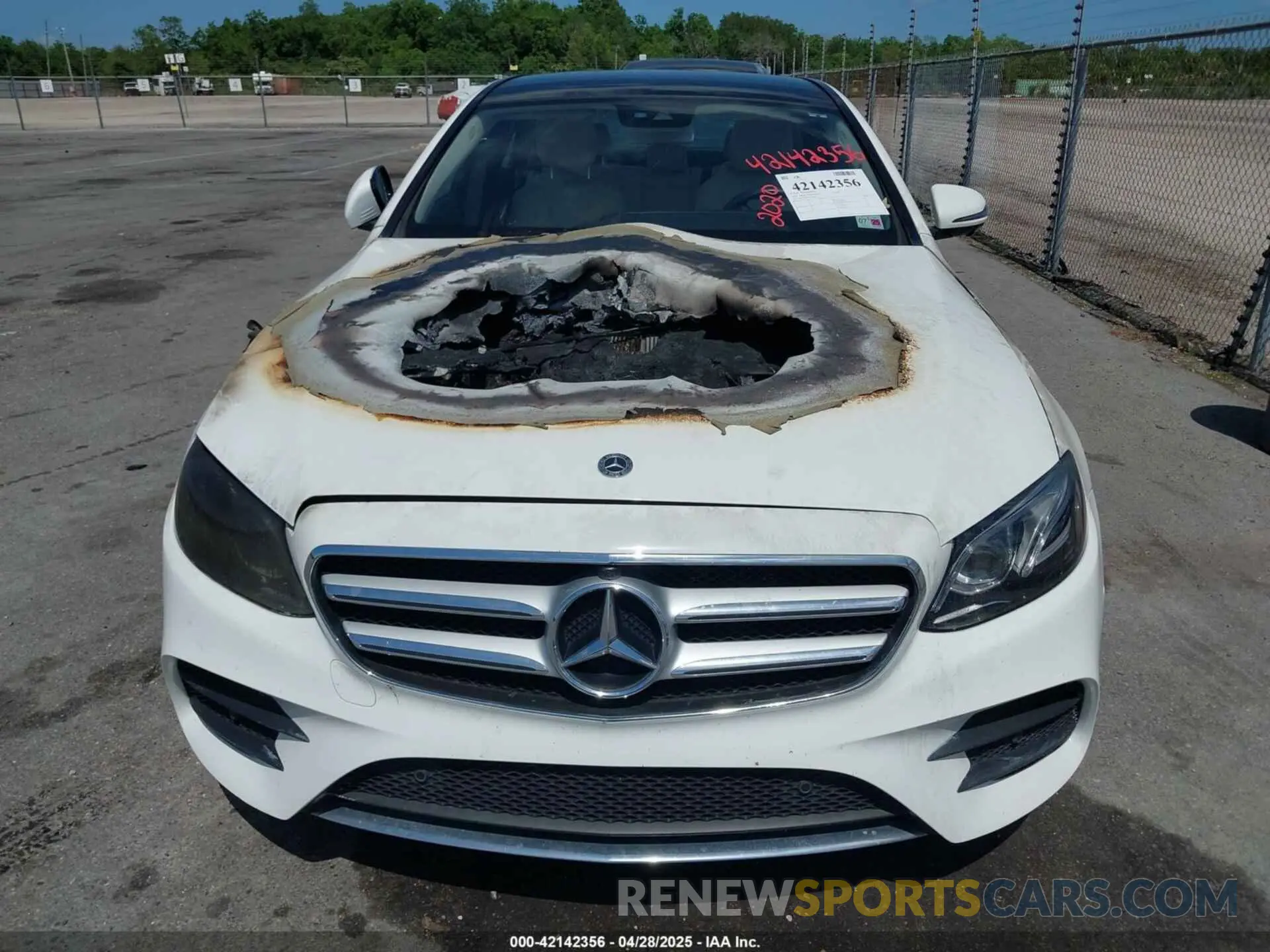 6 Photograph of a damaged car W1KZF6JB5LA810737 MERCEDES-BENZ E 450 2020