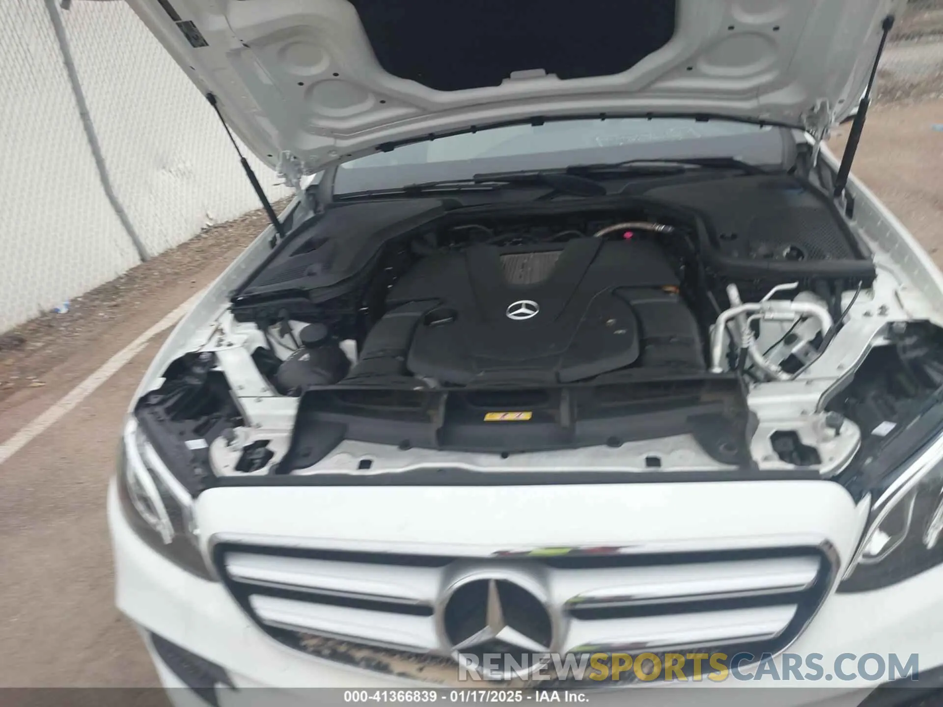 10 Photograph of a damaged car W1KZF6JB5LAH11466 MERCEDES-BENZ E 450 2020