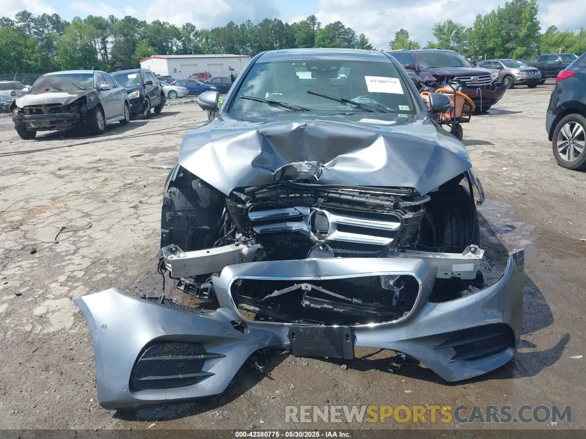 13 Photograph of a damaged car W1KZF6JB6LA760253 MERCEDES-BENZ E 450 2020