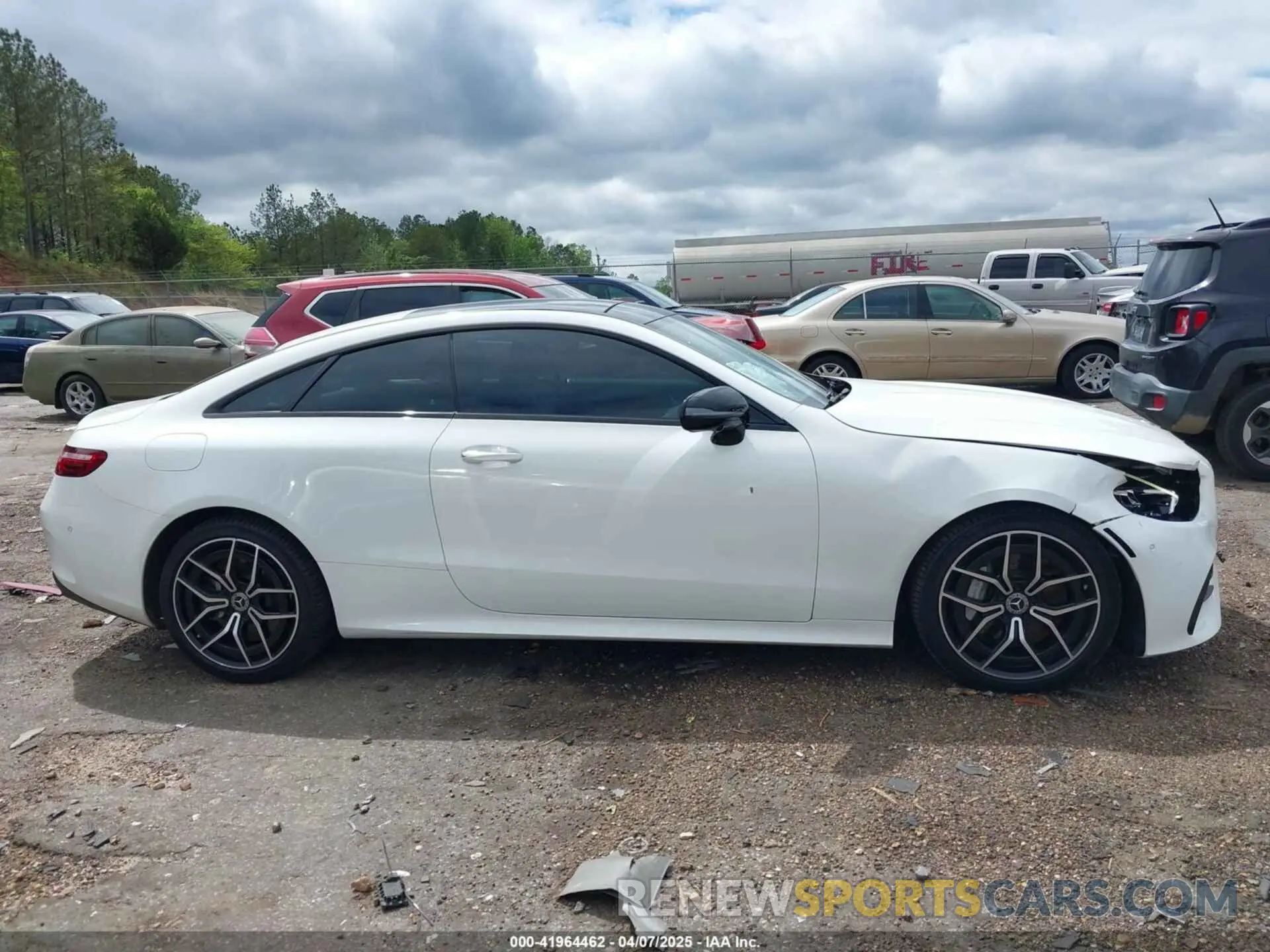 13 Photograph of a damaged car W1K1J5JB1MF156684 MERCEDES-BENZ E 450 2021