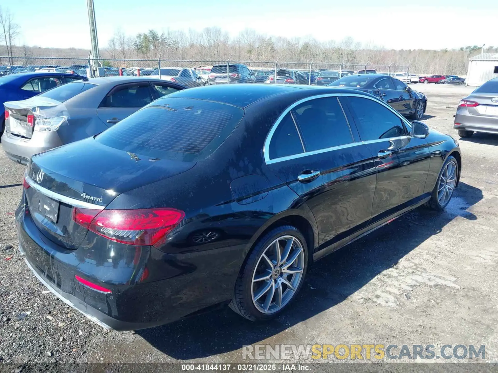 4 Photograph of a damaged car W1KZF5KB1MA939679 MERCEDES-BENZ E 450 2021