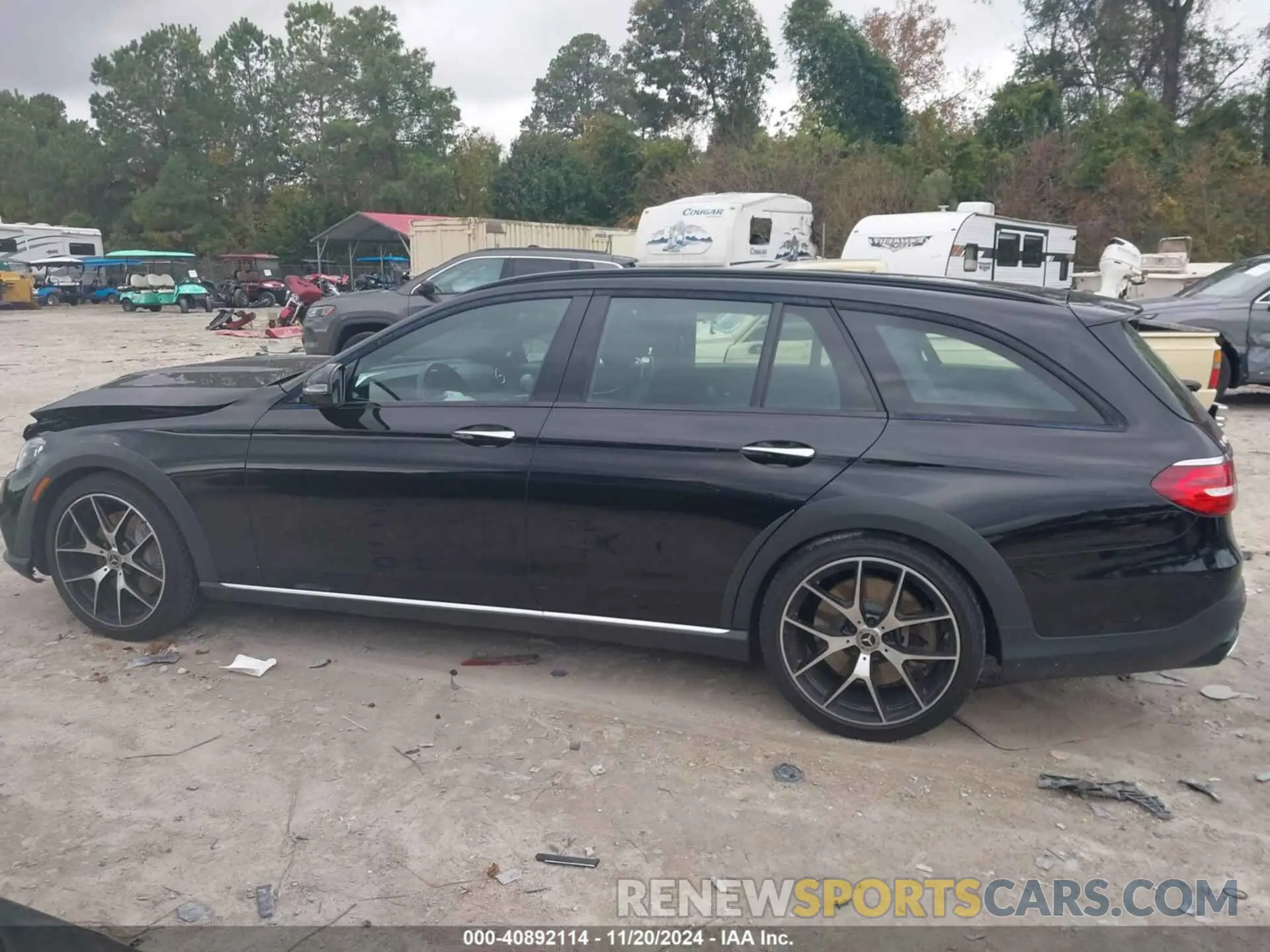14 Photograph of a damaged car W1KZH6AB9MA965187 MERCEDES-BENZ E 450 2021