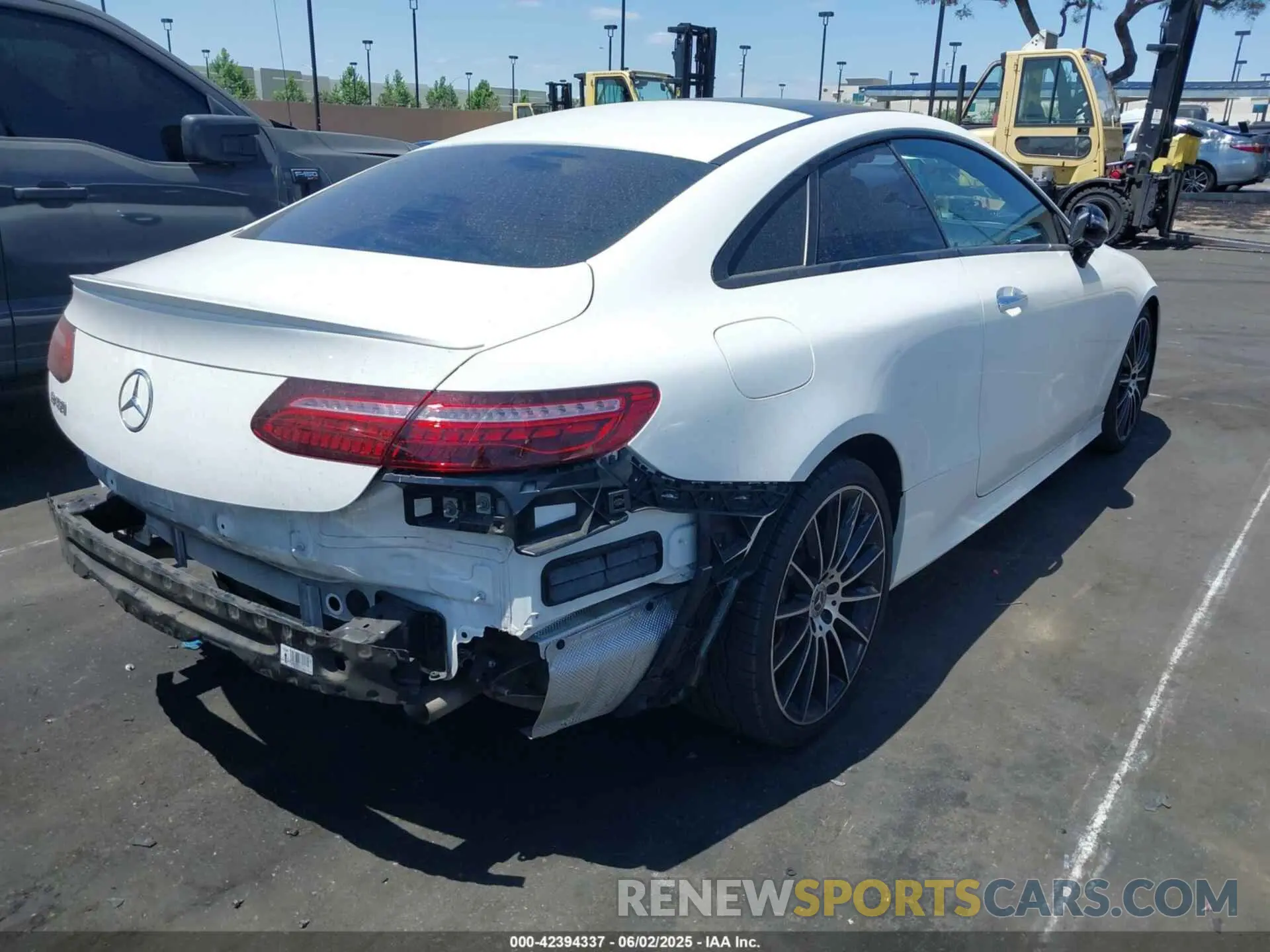 4 Photograph of a damaged car W1K1J5JB9NF173816 MERCEDES-BENZ E 450 2022