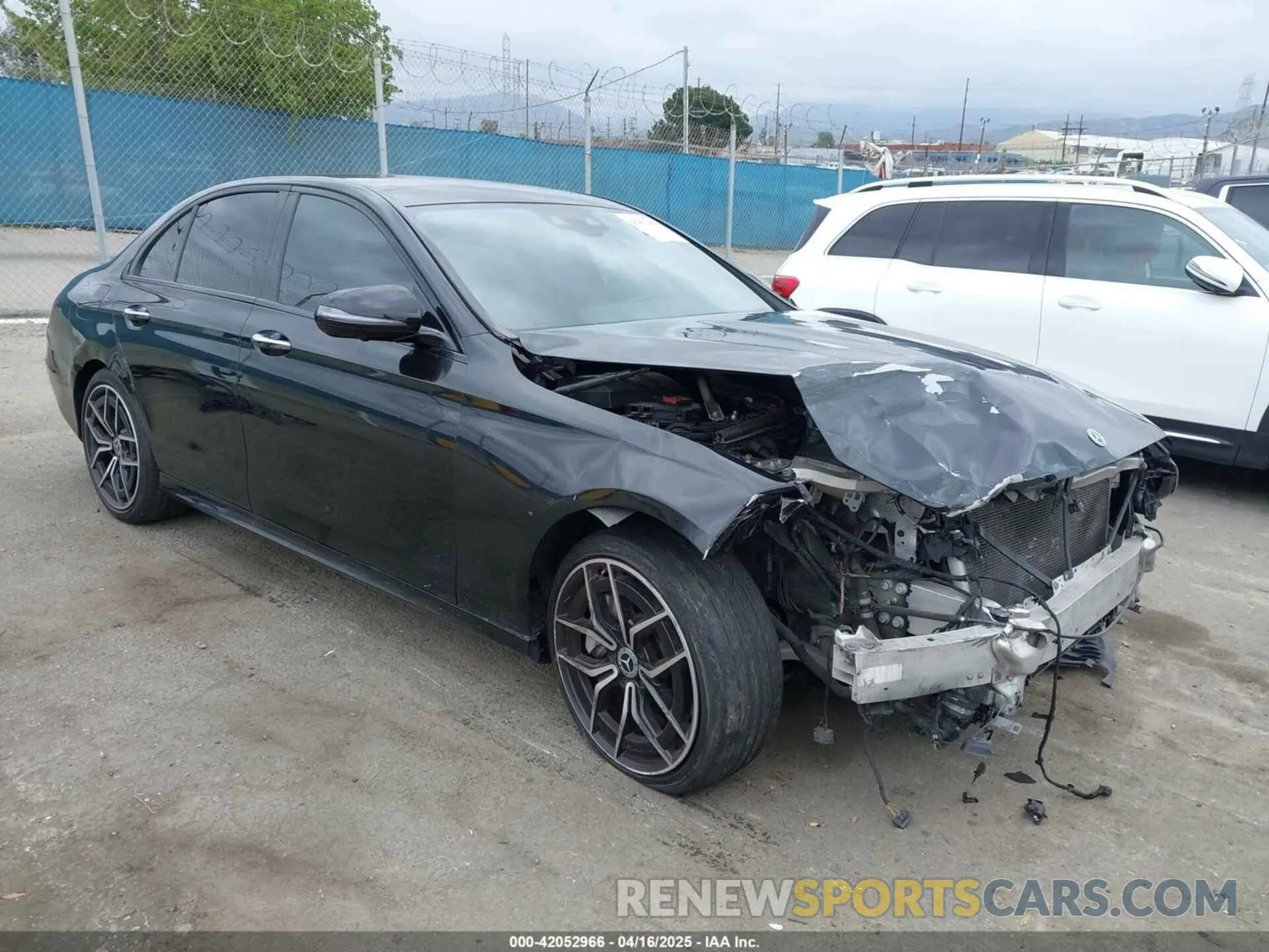 1 Photograph of a damaged car W1KZF5KB8NB092932 MERCEDES-BENZ E 450 2022