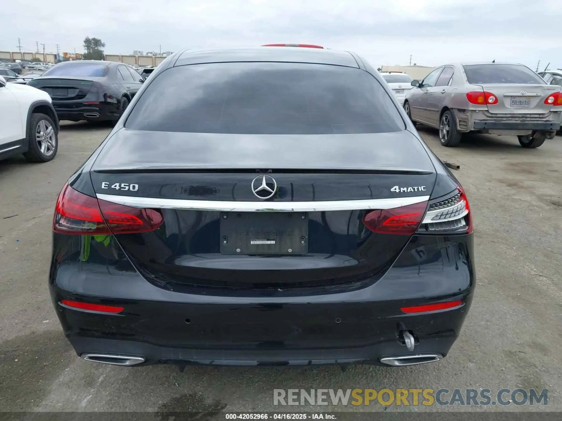 17 Photograph of a damaged car W1KZF5KB8NB092932 MERCEDES-BENZ E 450 2022