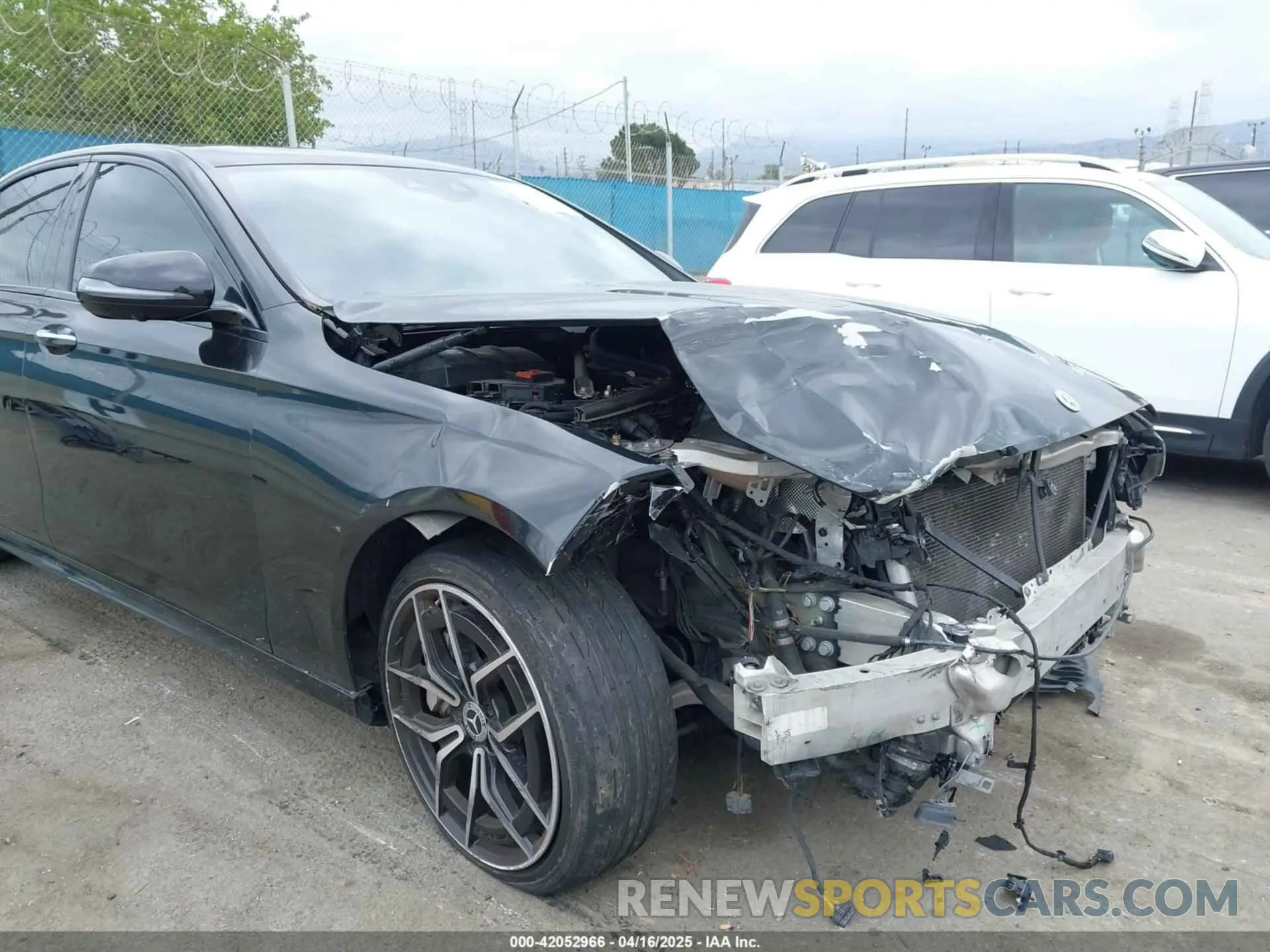 6 Photograph of a damaged car W1KZF5KB8NB092932 MERCEDES-BENZ E 450 2022