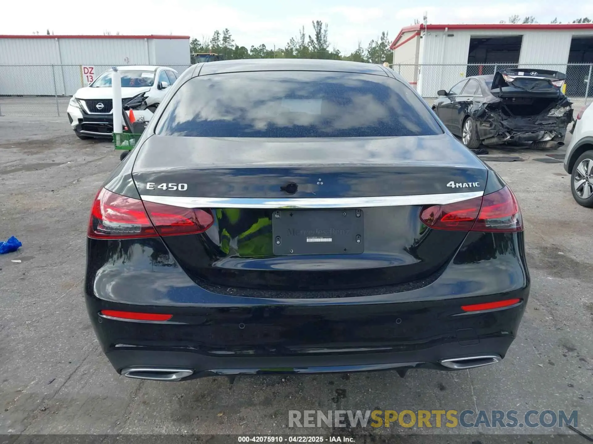 17 Photograph of a damaged car W1KZF5KB2PB157406 MERCEDES-BENZ E 450 2023