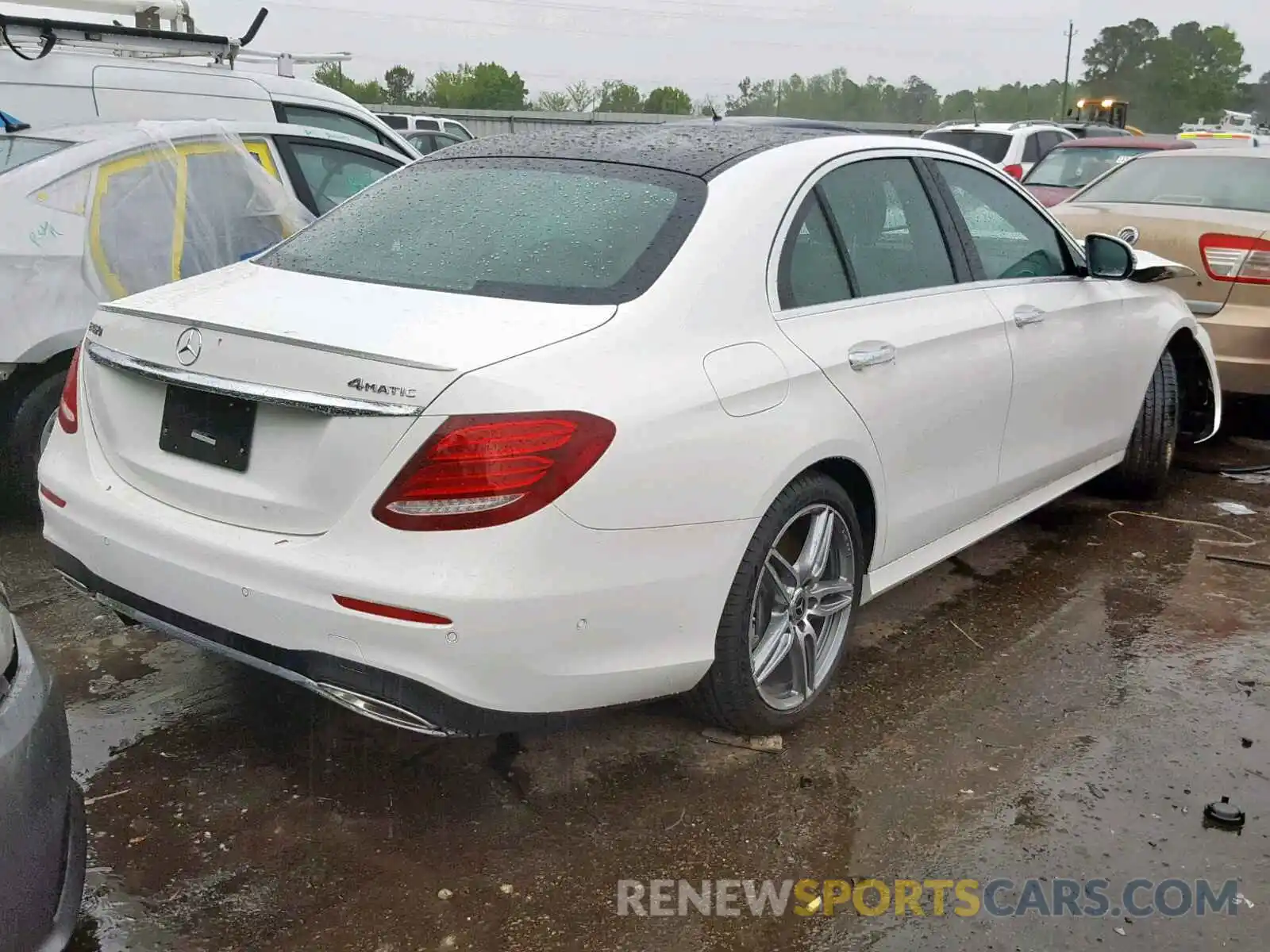 4 Photograph of a damaged car WDDZF6JB2KA519904 MERCEDES-BENZ E 450 4MAT 2019