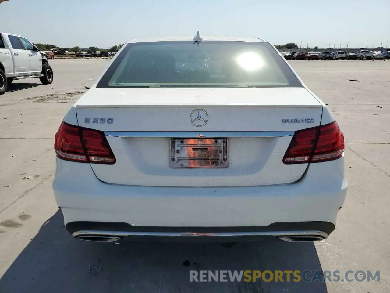 6 Photograph of a damaged car WDDHF9HB7EA883887 MERCEDES-BENZ E-CLASS 2014