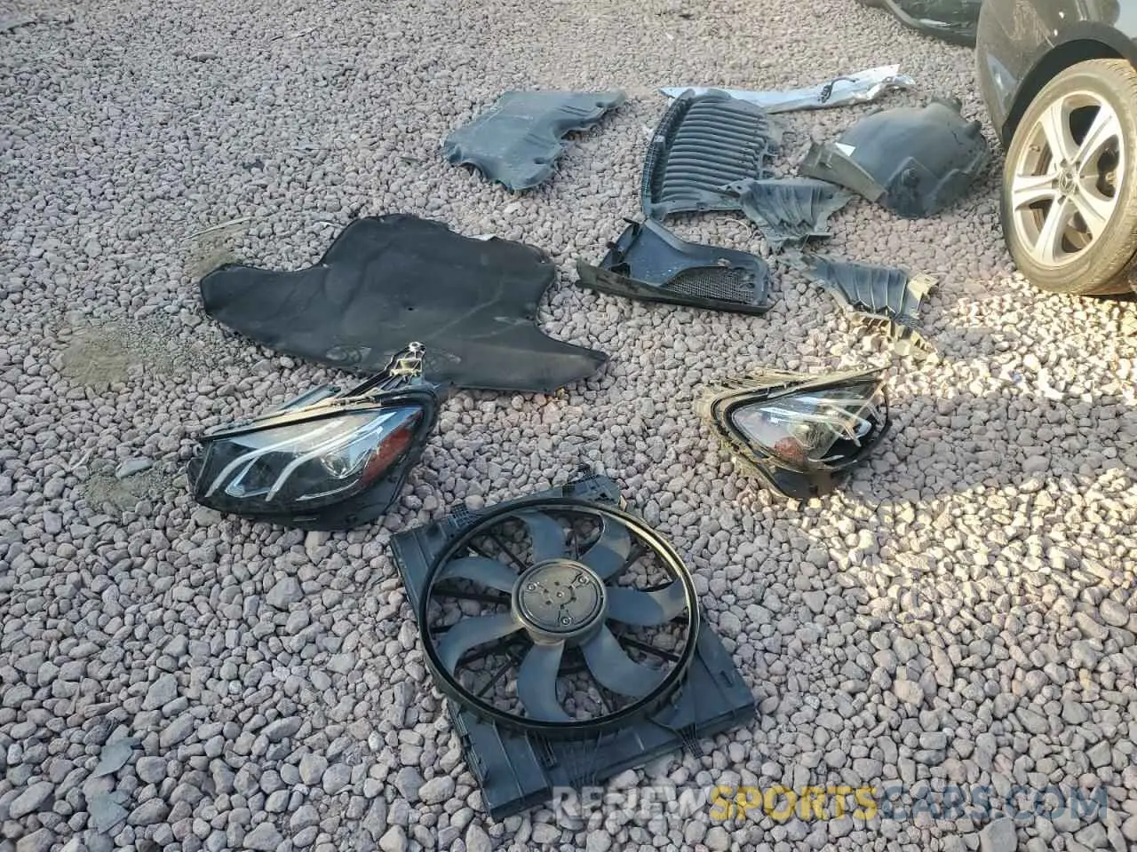 12 Photograph of a damaged car WDDZF4JB2KA550171 MERCEDES-BENZ E-CLASS 2019