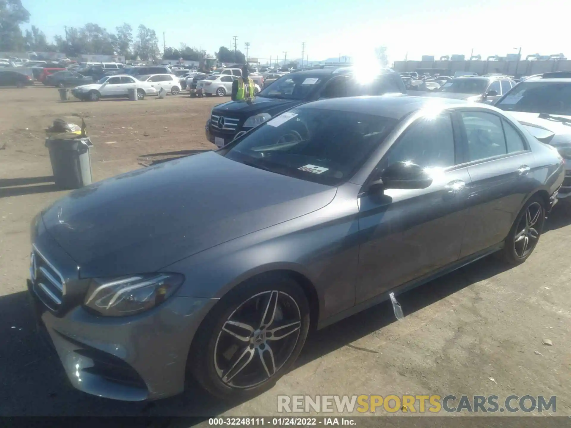 2 Photograph of a damaged car WDDZF4JB2KA583753 MERCEDES-BENZ E-CLASS 2019