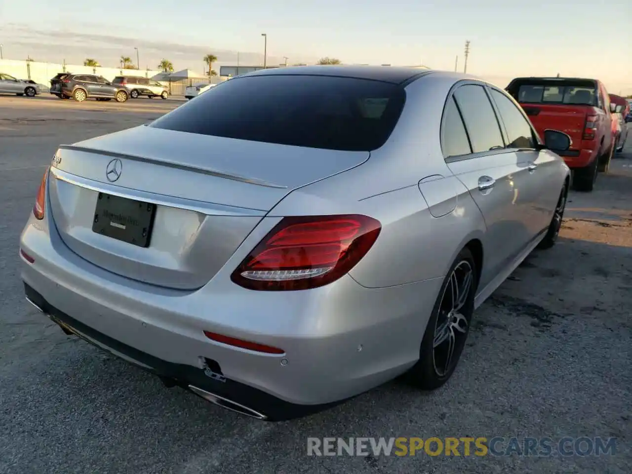 4 Photograph of a damaged car WDDZF4JB2KA619232 MERCEDES-BENZ E-CLASS 2019