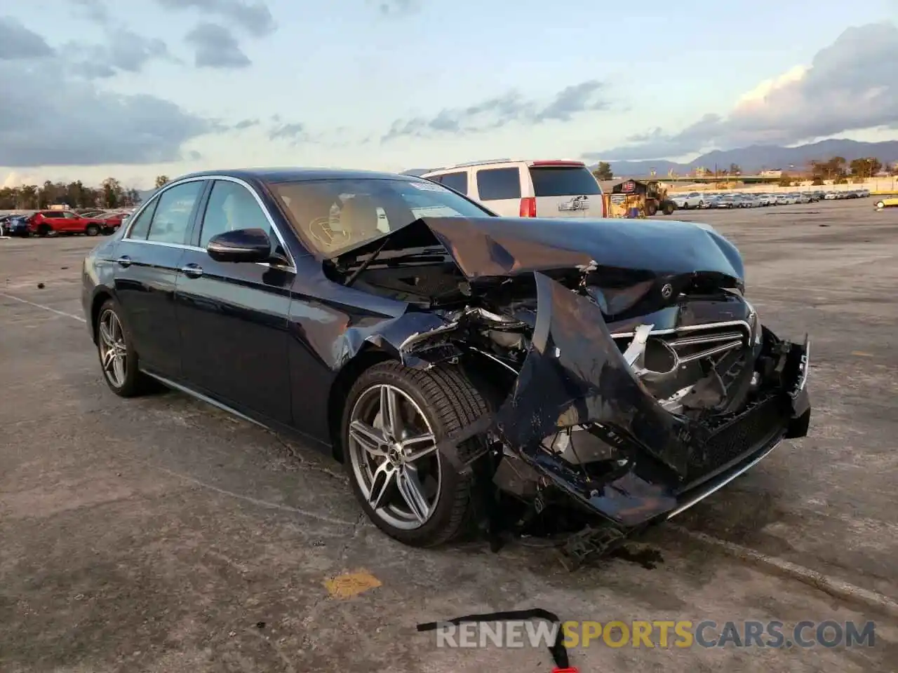 4 Photograph of a damaged car WDDZF4JB2KA660587 MERCEDES-BENZ E-CLASS 2019