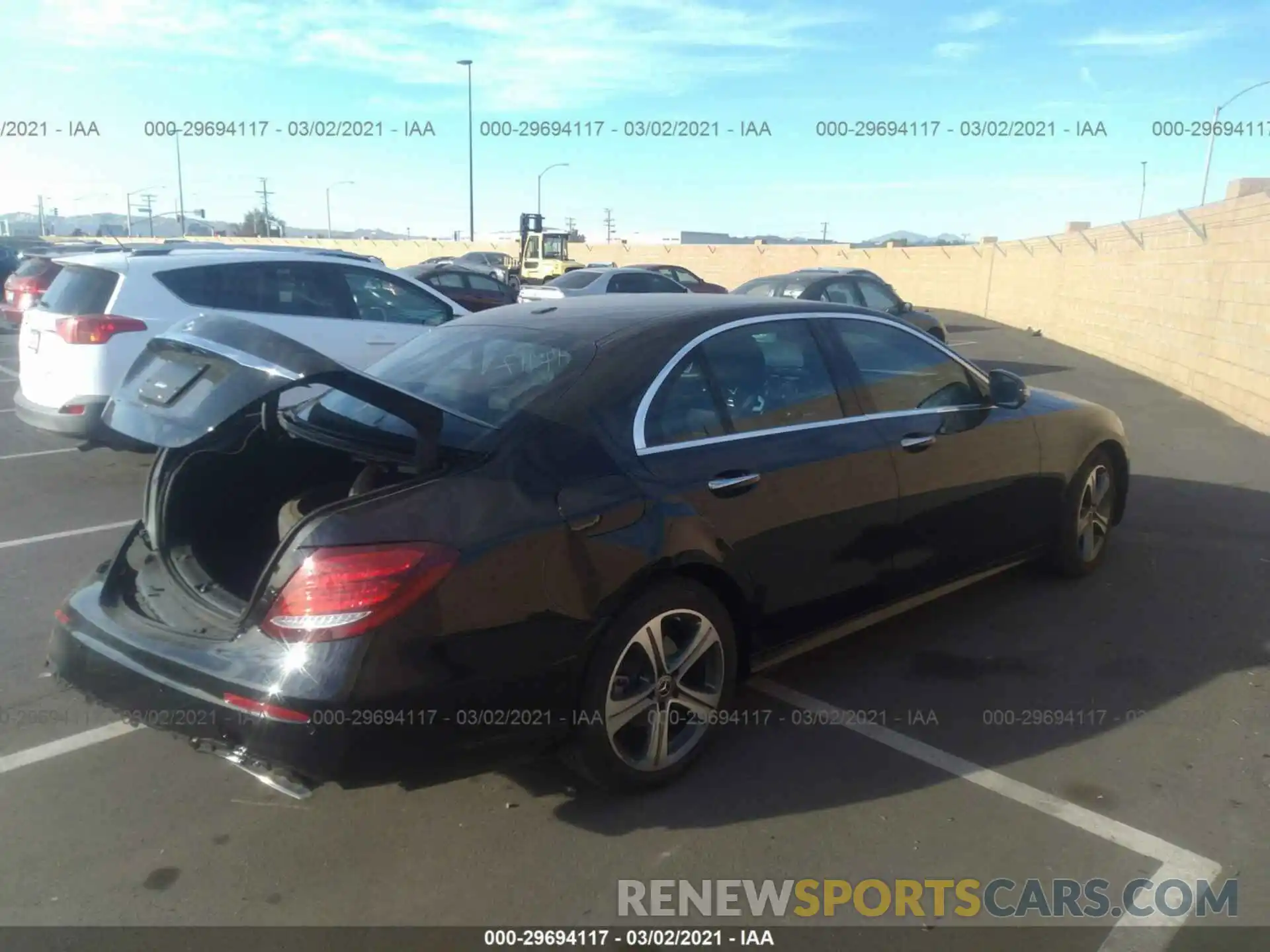 4 Photograph of a damaged car WDDZF4JB2KA671394 MERCEDES-BENZ E-CLASS 2019