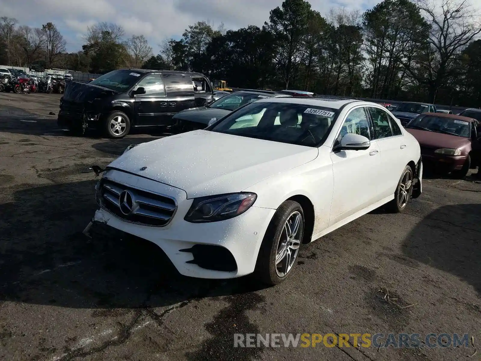 2 Photograph of a damaged car WDDZF4JB3KA492989 MERCEDES-BENZ E CLASS 2019