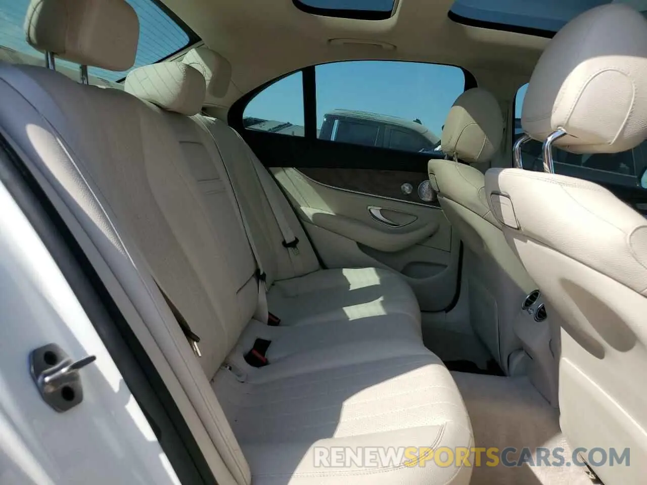10 Photograph of a damaged car WDDZF4JB3KA506681 MERCEDES-BENZ E-CLASS 2019