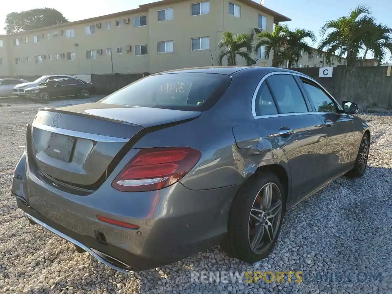 4 Photograph of a damaged car WDDZF4JB3KA666723 MERCEDES-BENZ E-CLASS 2019