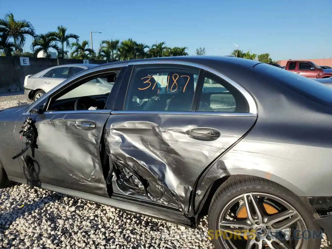 9 Photograph of a damaged car WDDZF4JB3KA666723 MERCEDES-BENZ E-CLASS 2019