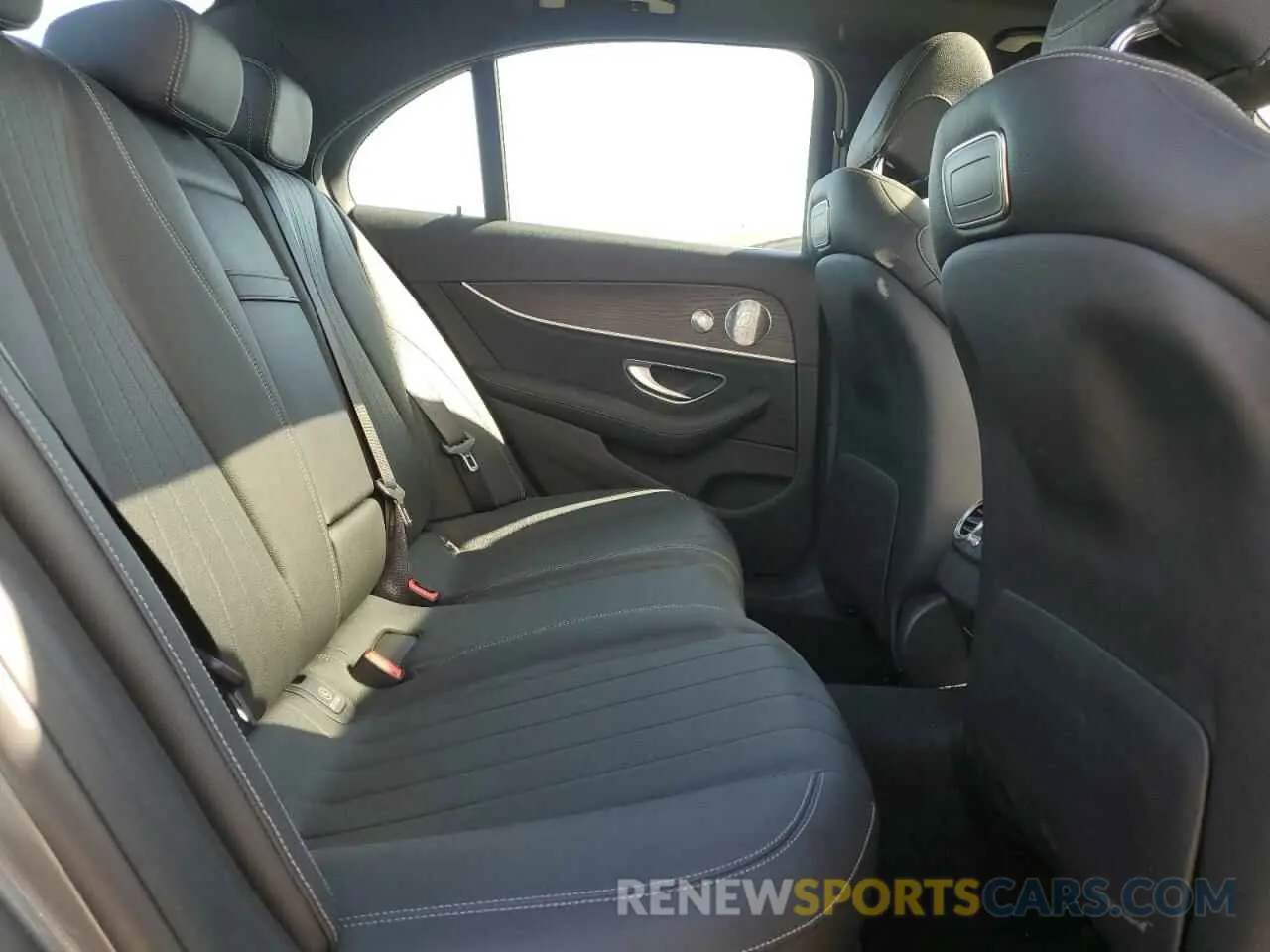 10 Photograph of a damaged car WDDZF4JB4KA528818 MERCEDES-BENZ E-CLASS 2019
