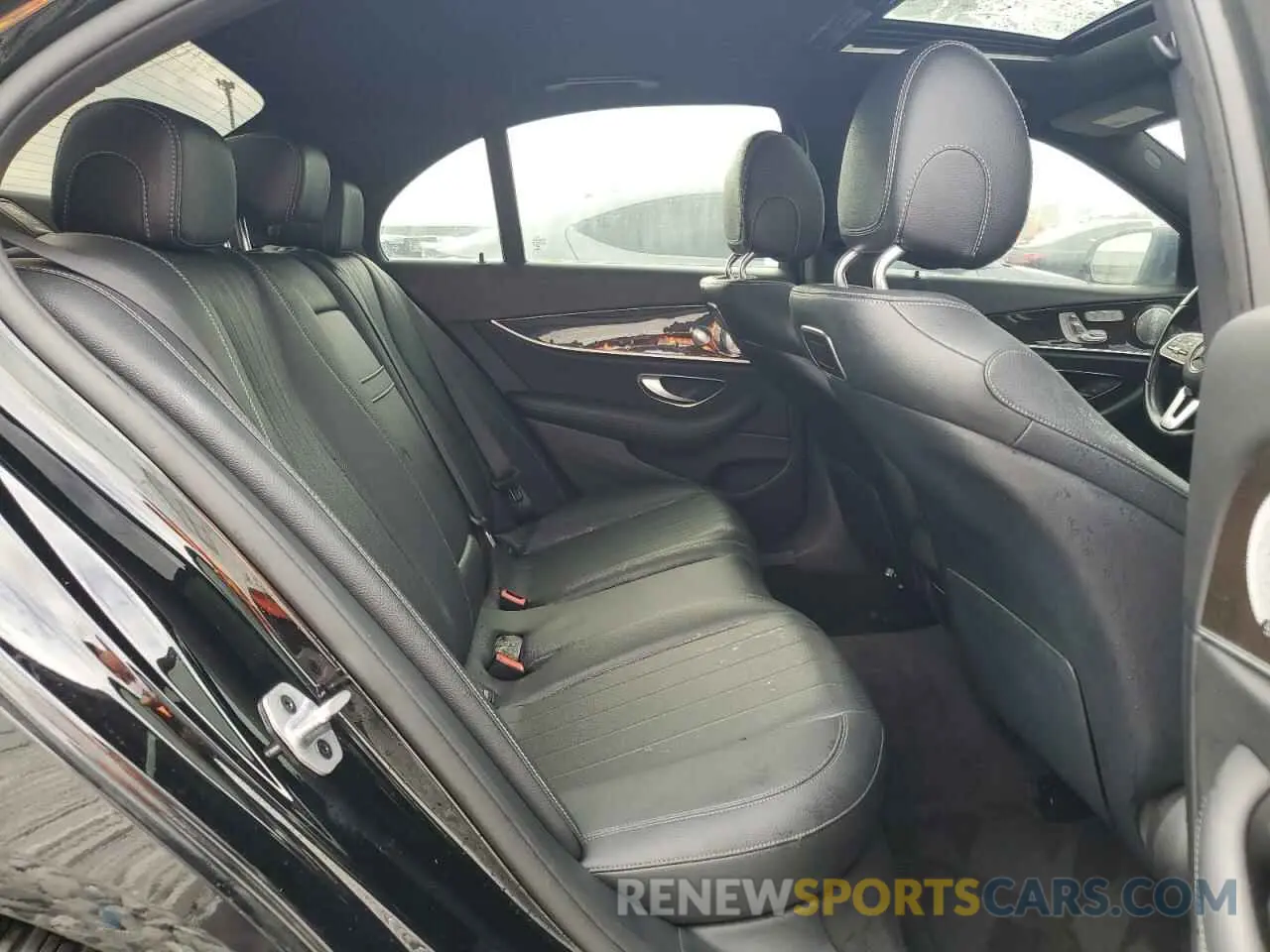 10 Photograph of a damaged car WDDZF4JB5KA527970 MERCEDES-BENZ E-CLASS 2019