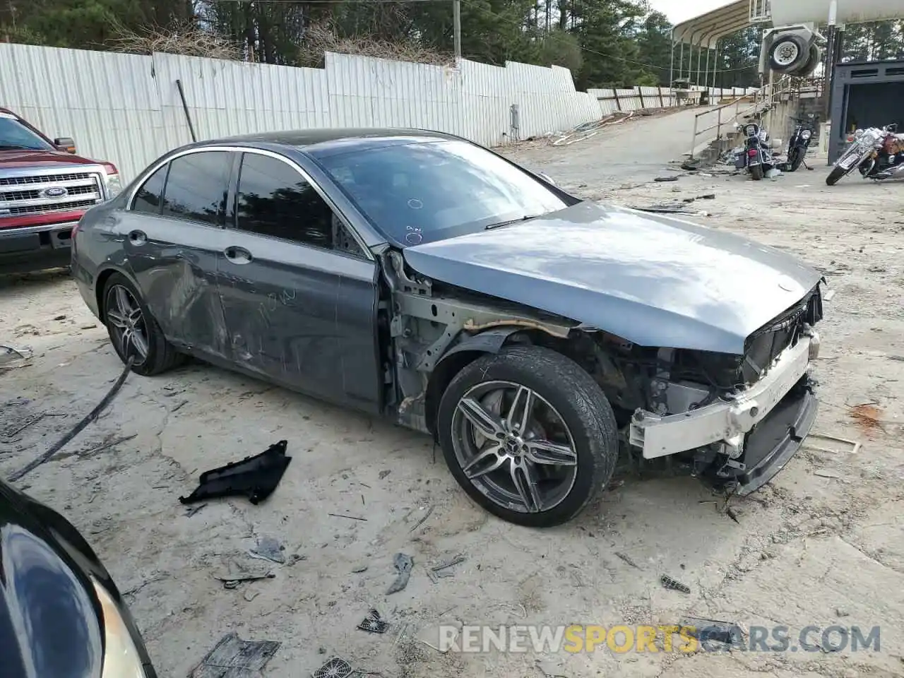 4 Photograph of a damaged car WDDZF4JB5KA583231 MERCEDES-BENZ E-CLASS 2019