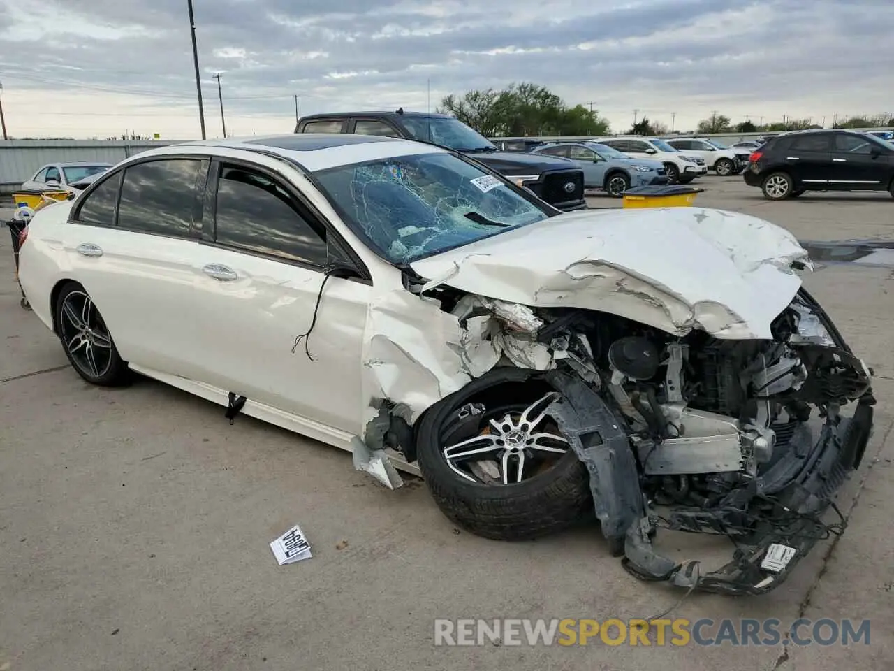 4 Photograph of a damaged car WDDZF4JB5KA585500 MERCEDES-BENZ E-CLASS 2019
