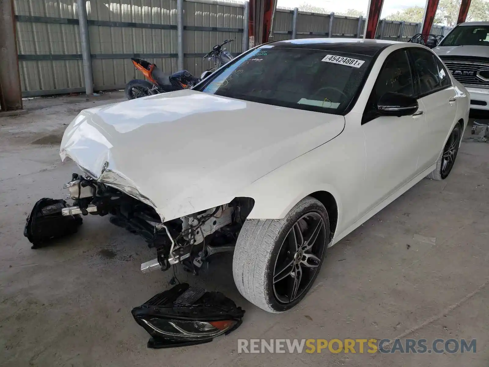 2 Photograph of a damaged car WDDZF4JB5KA597291 MERCEDES-BENZ E CLASS 2019