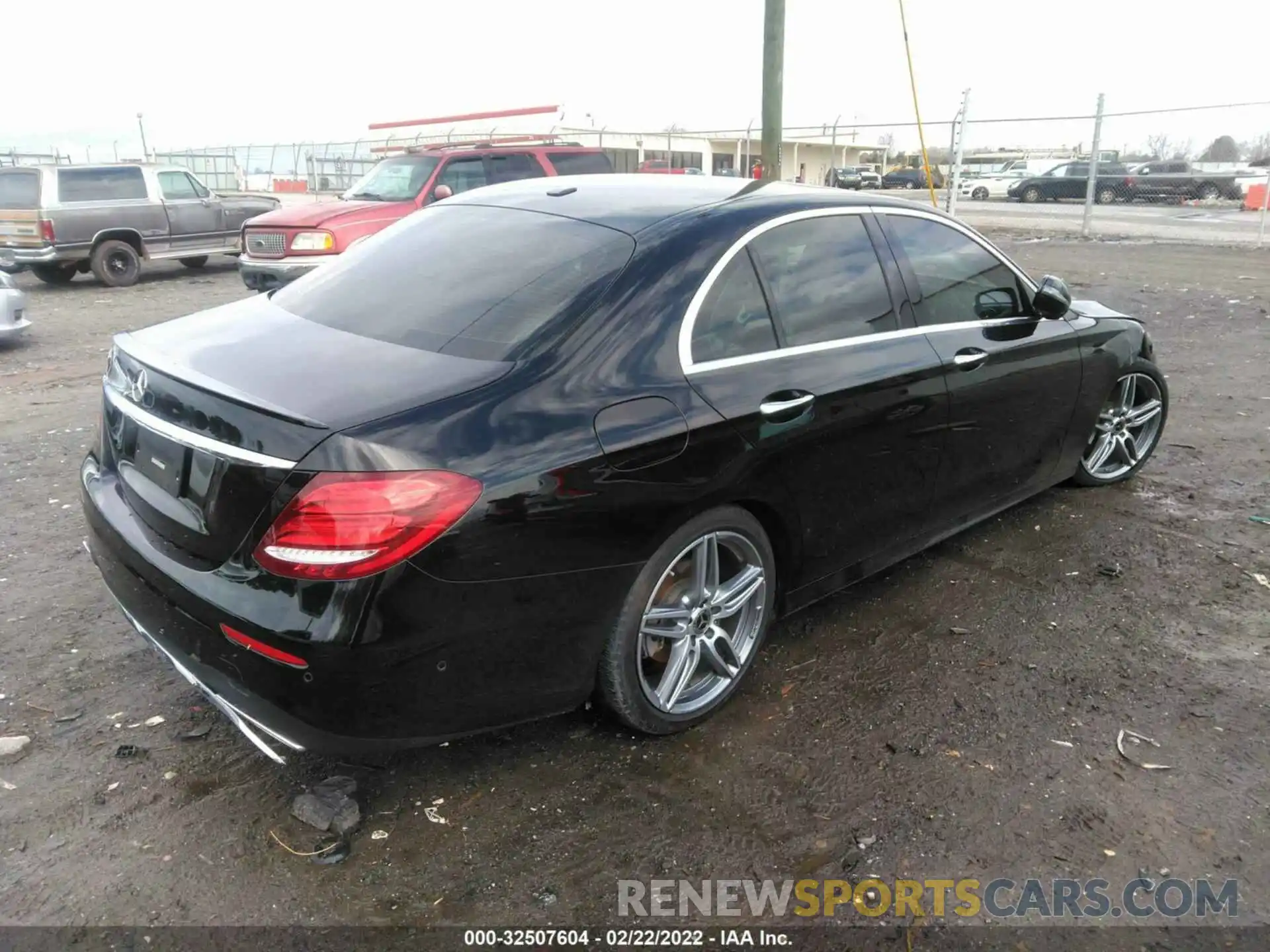 4 Photograph of a damaged car WDDZF4JB5KA658980 MERCEDES-BENZ E-CLASS 2019