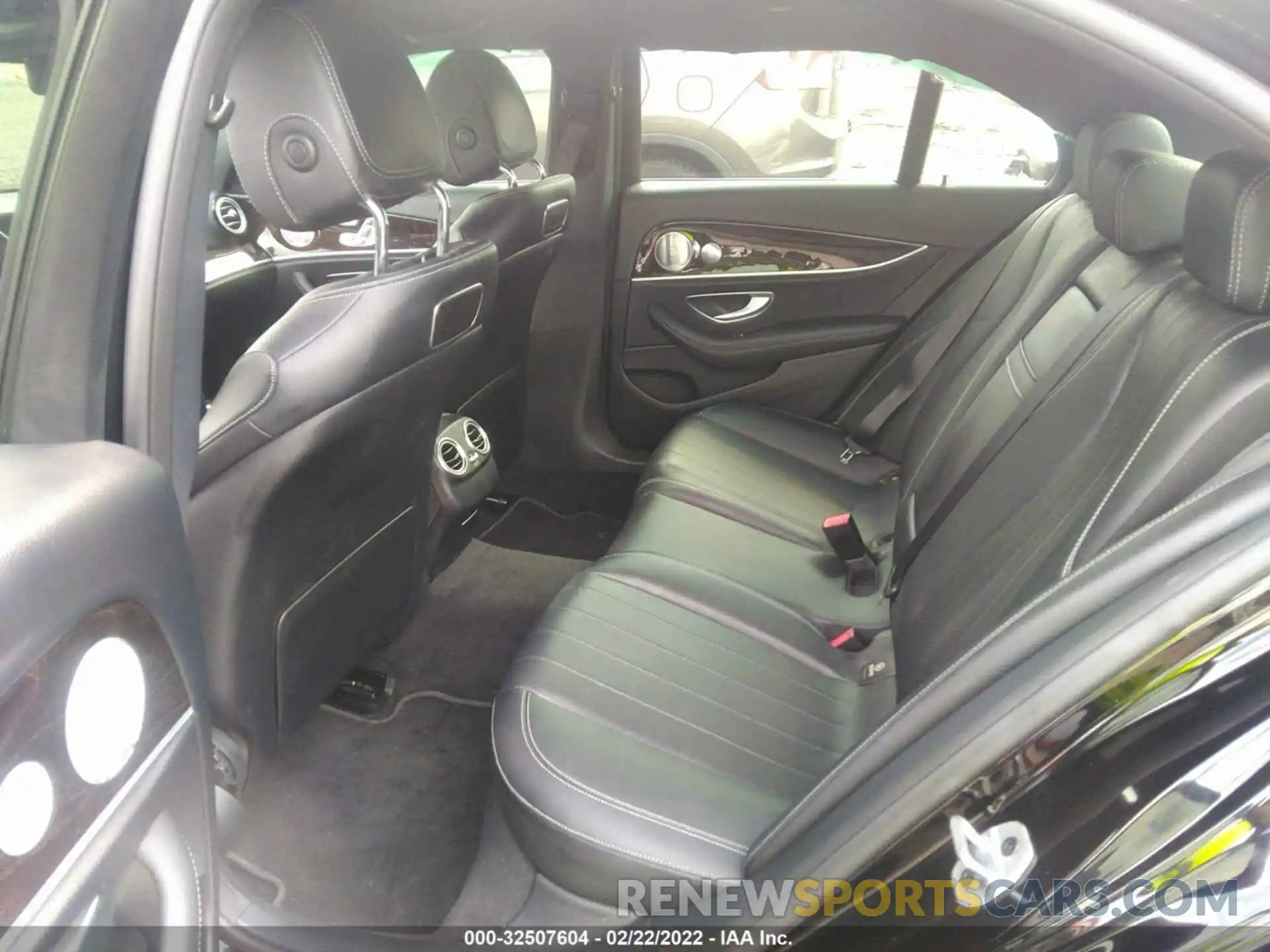 8 Photograph of a damaged car WDDZF4JB5KA658980 MERCEDES-BENZ E-CLASS 2019