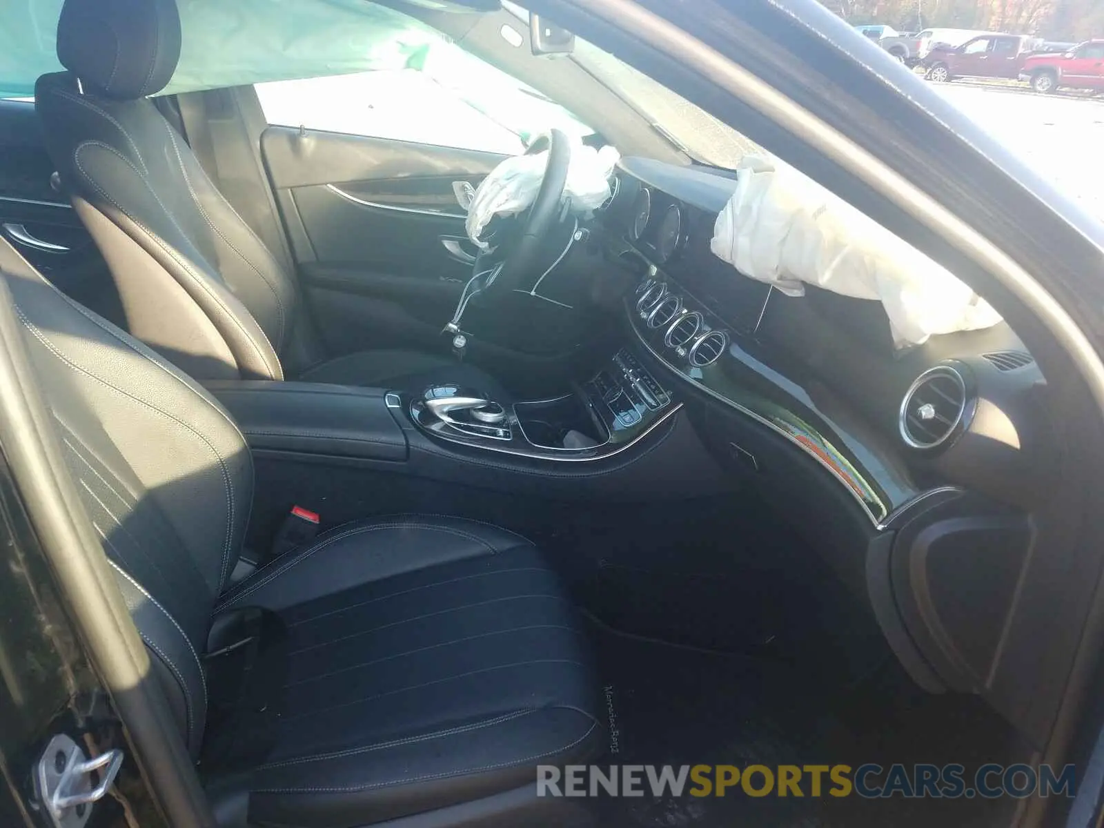 5 Photograph of a damaged car WDDZF4JB6KA513186 MERCEDES-BENZ E CLASS 2019