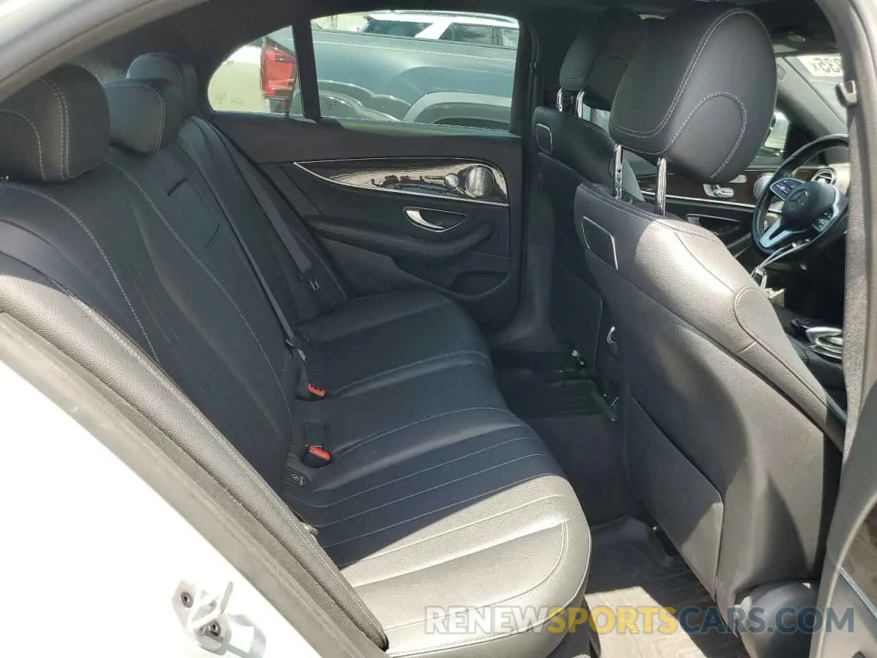 10 Photograph of a damaged car WDDZF4JB6KA526567 MERCEDES-BENZ E-CLASS 2019