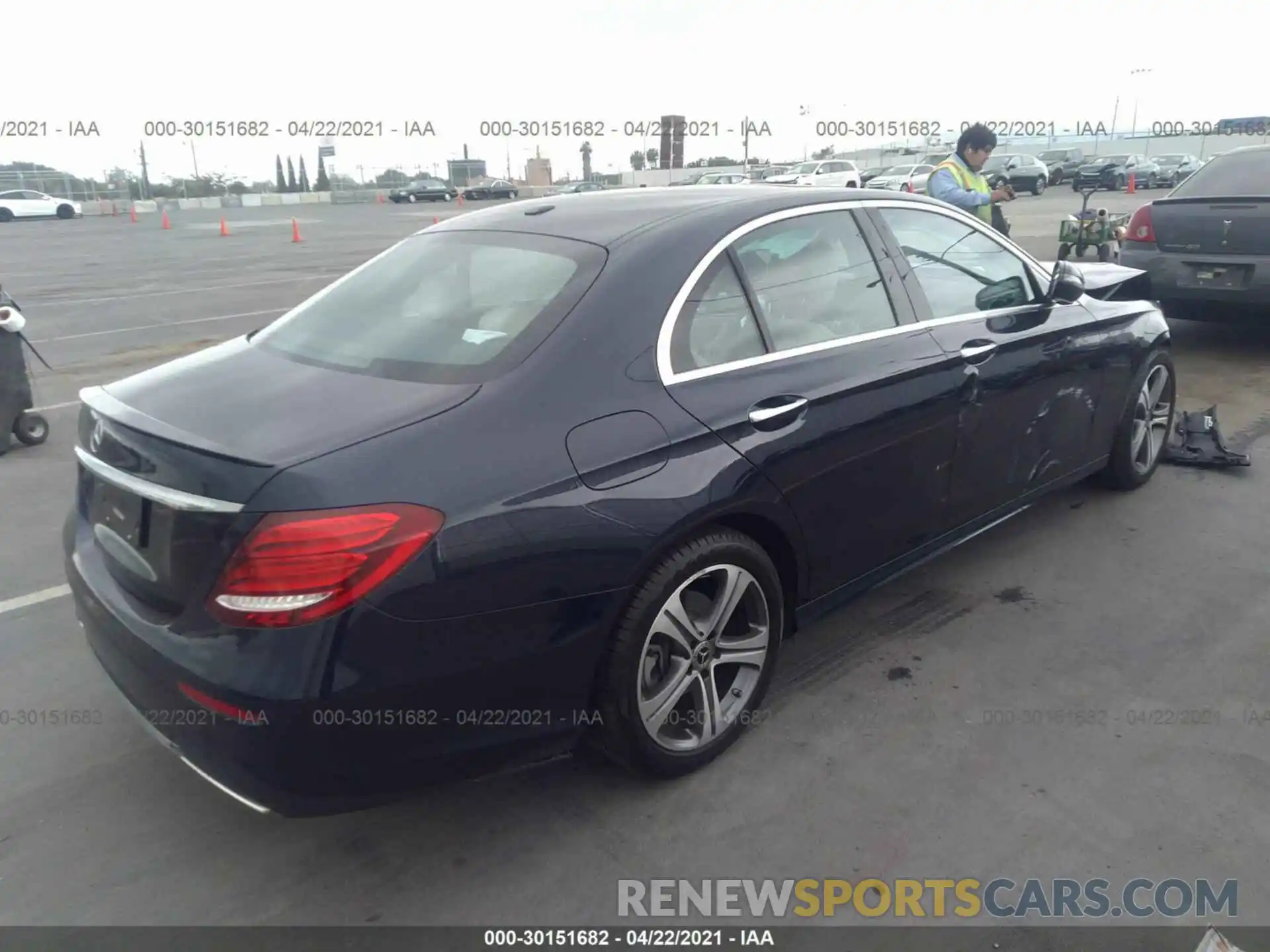 4 Photograph of a damaged car WDDZF4JB6KA529890 MERCEDES-BENZ E-CLASS 2019