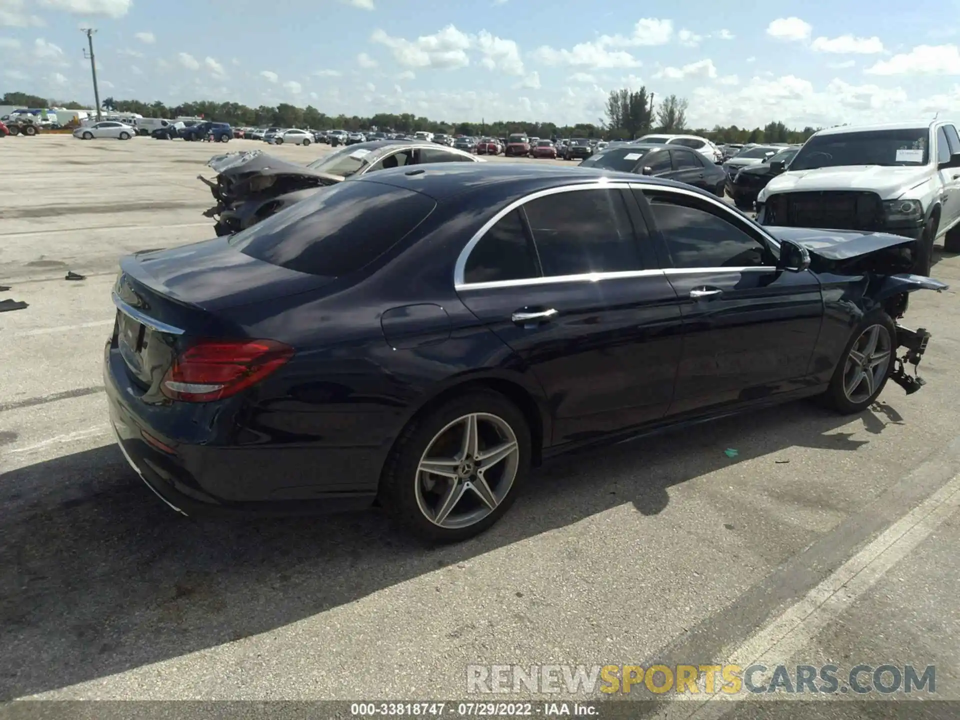 4 Photograph of a damaged car WDDZF4JB6KA563859 MERCEDES-BENZ E-CLASS 2019