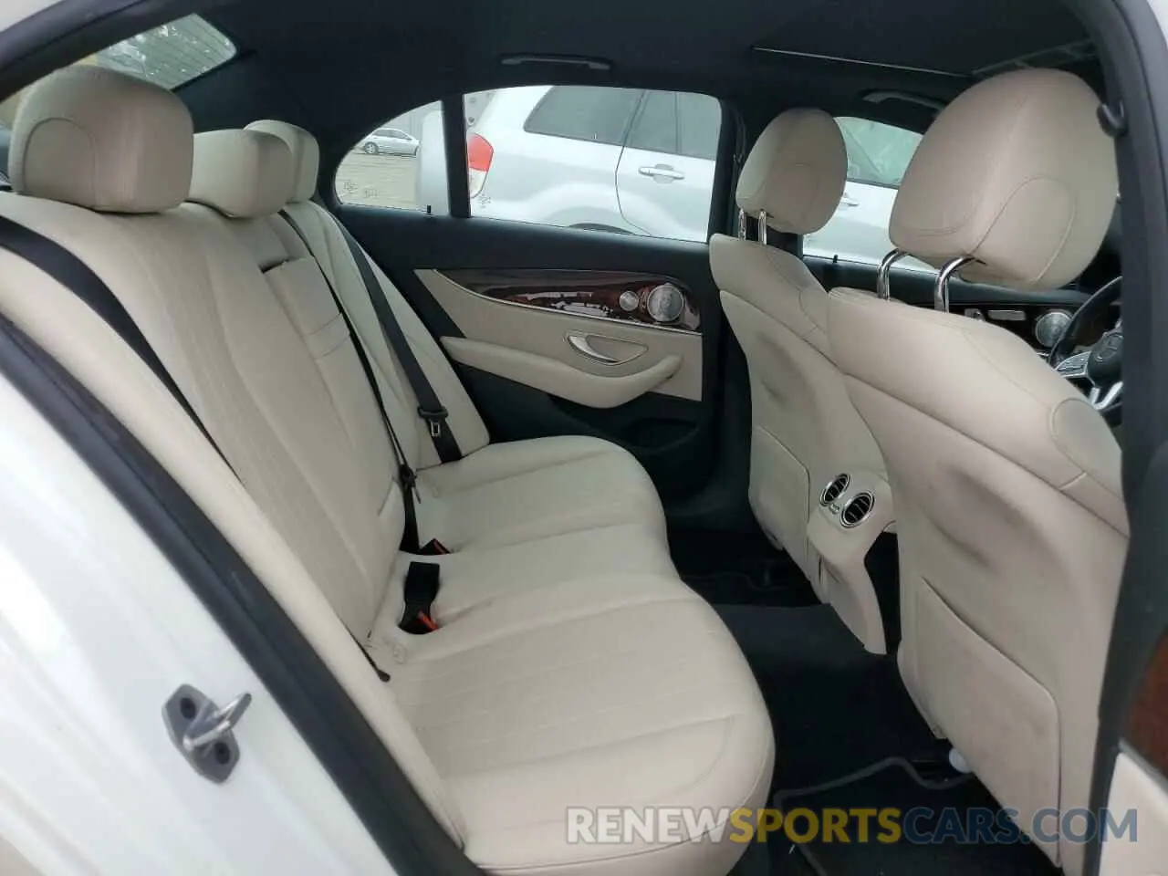 10 Photograph of a damaged car WDDZF4JB6KA571489 MERCEDES-BENZ E-CLASS 2019