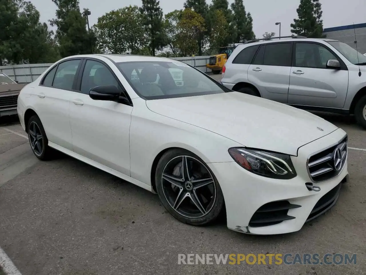 4 Photograph of a damaged car WDDZF4JB6KA571489 MERCEDES-BENZ E-CLASS 2019